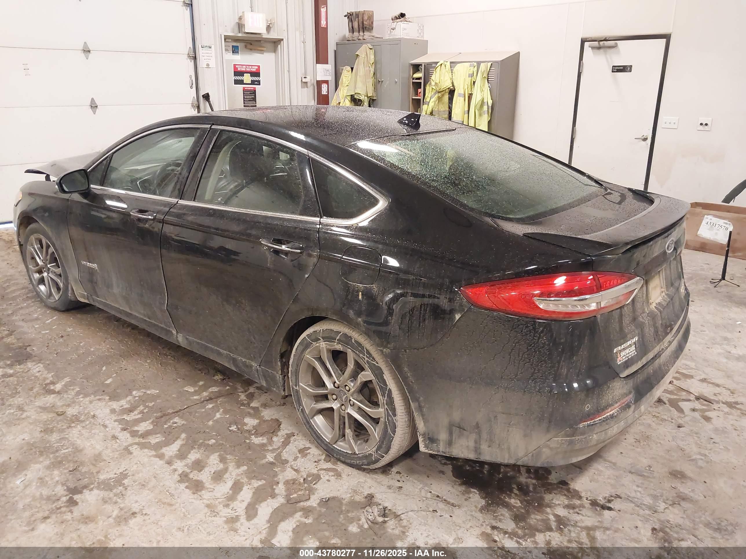 FORD FUSION image 3