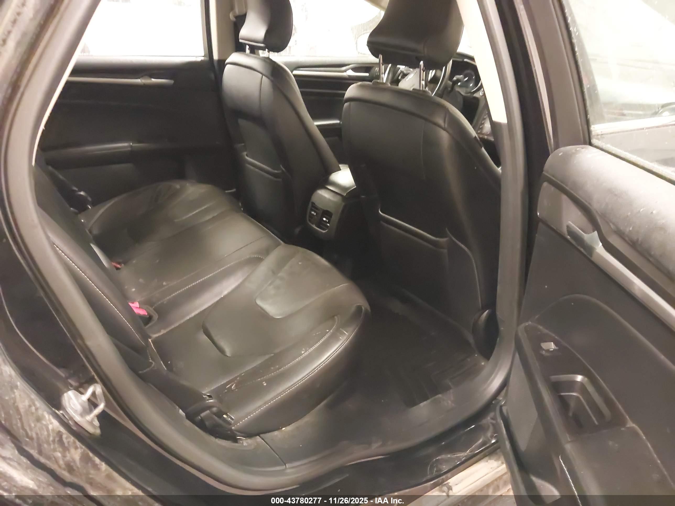 FORD FUSION image 8