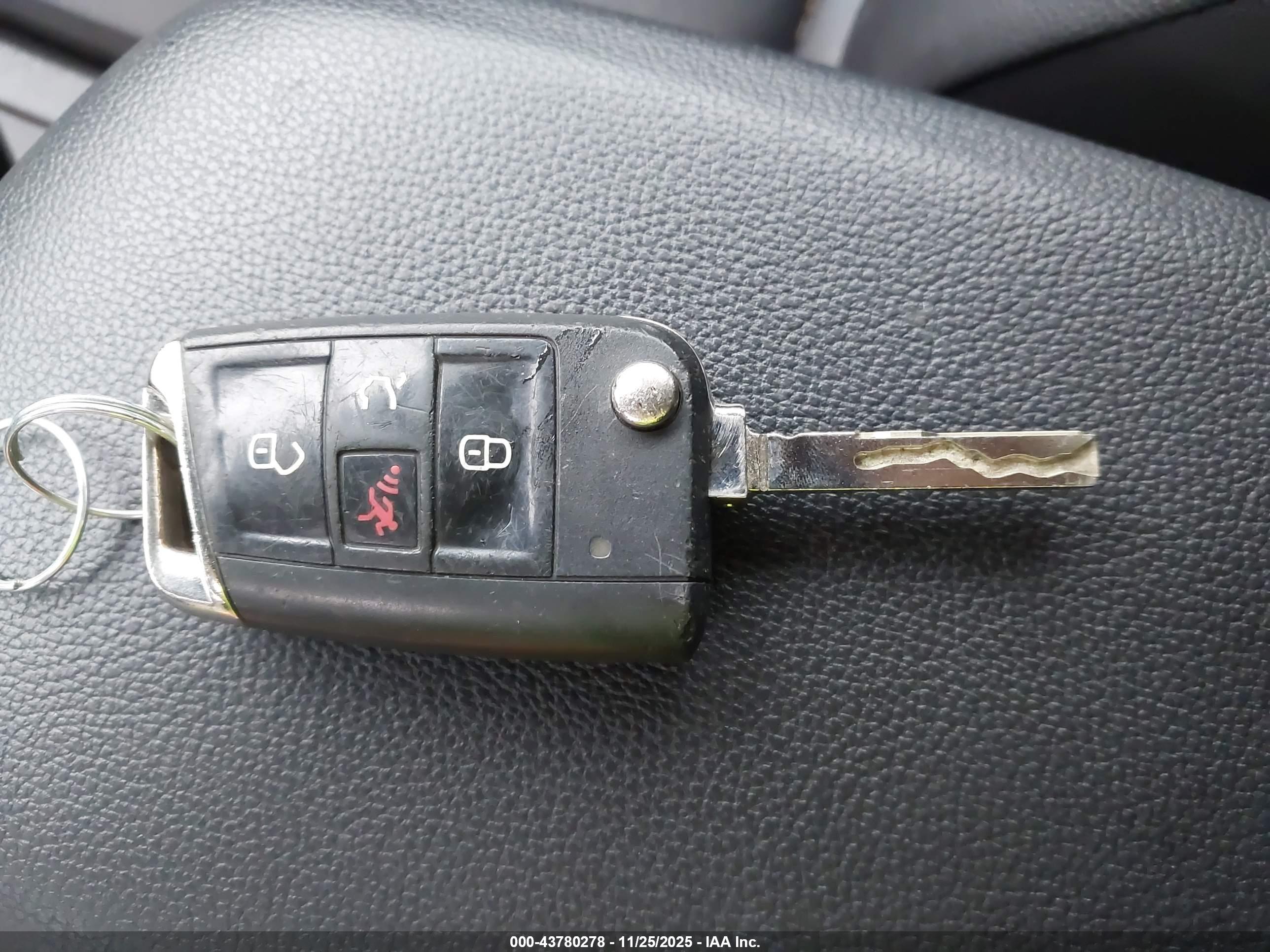 VOLKSWAGEN TIGUAN image 11