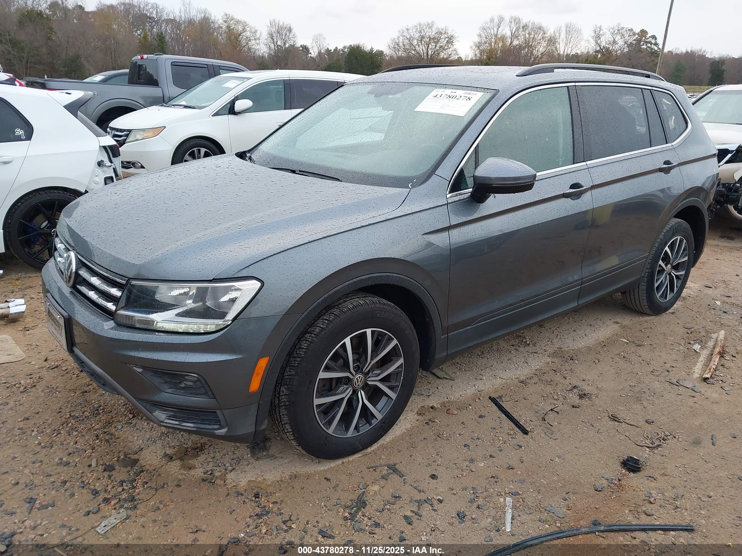 VOLKSWAGEN TIGUAN image 2