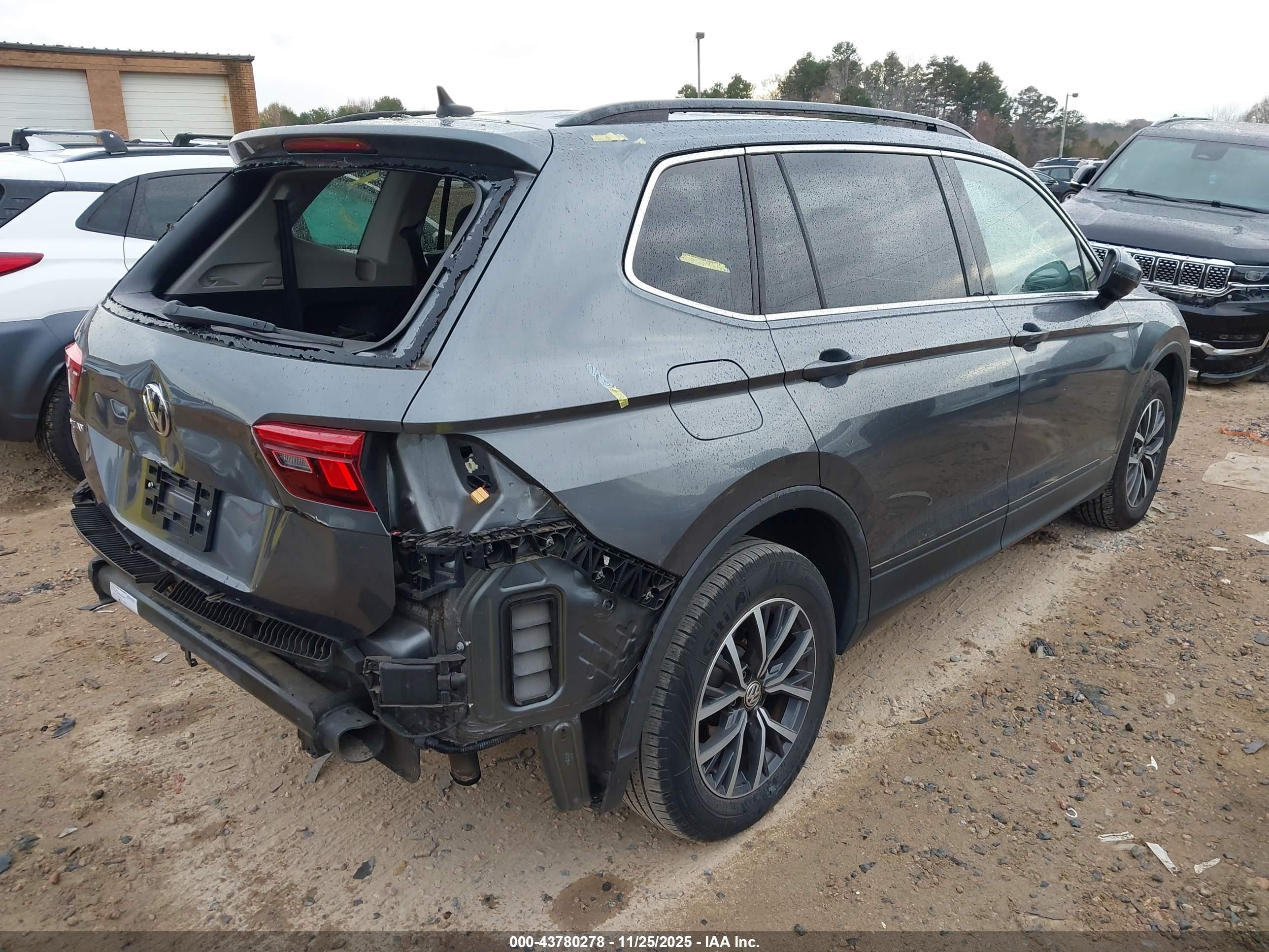 VOLKSWAGEN TIGUAN image 4