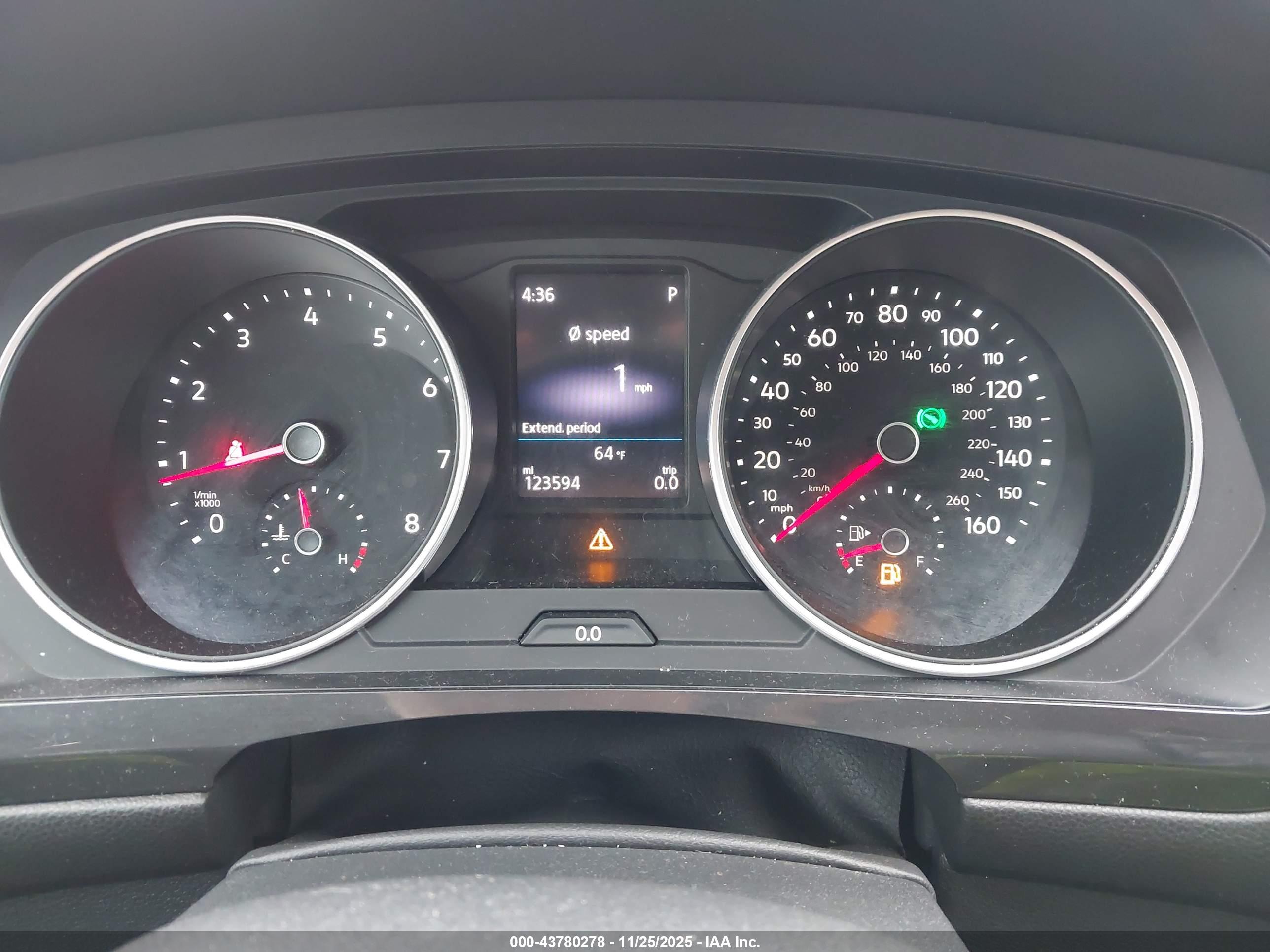 VOLKSWAGEN TIGUAN image 7