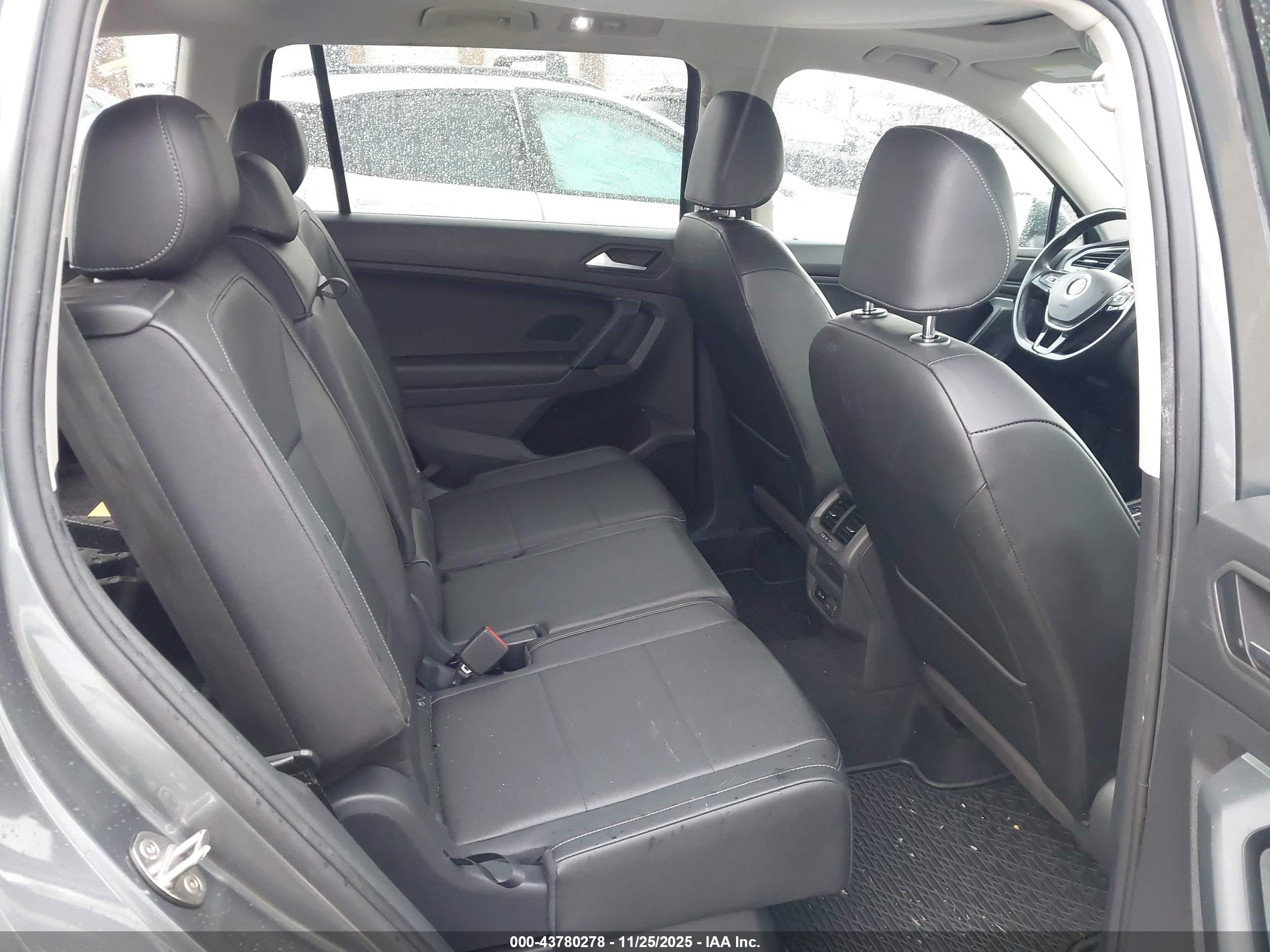 VOLKSWAGEN TIGUAN image 8