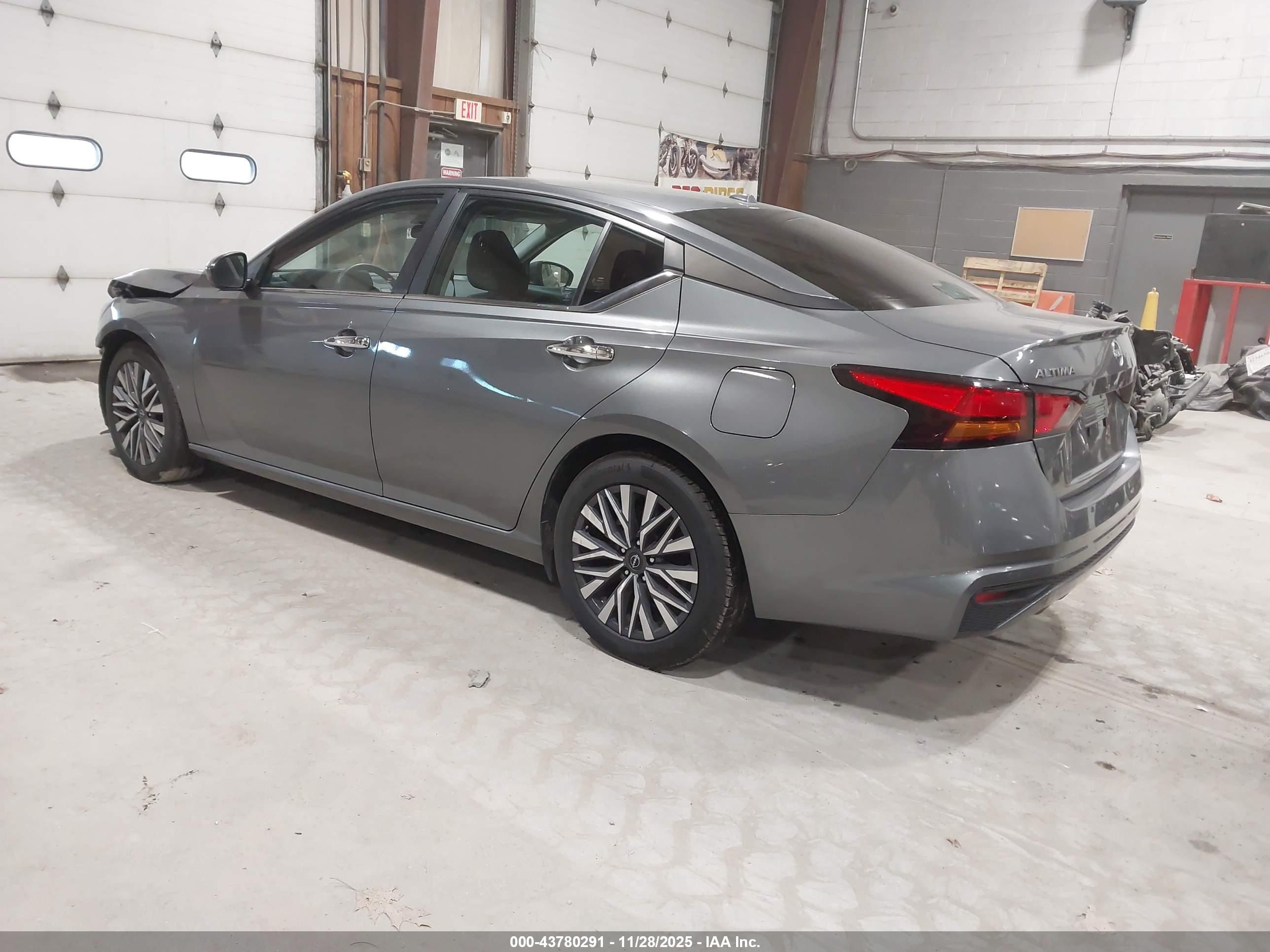 NISSAN ALTIMA image 3