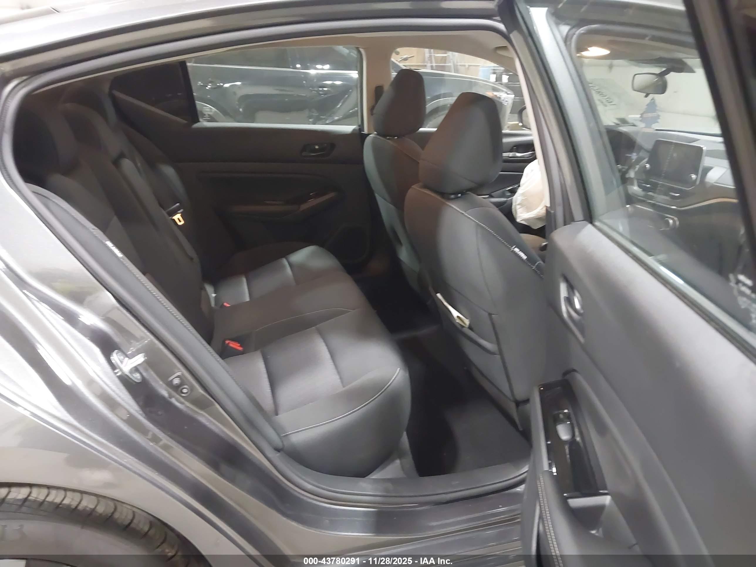 NISSAN ALTIMA image 8