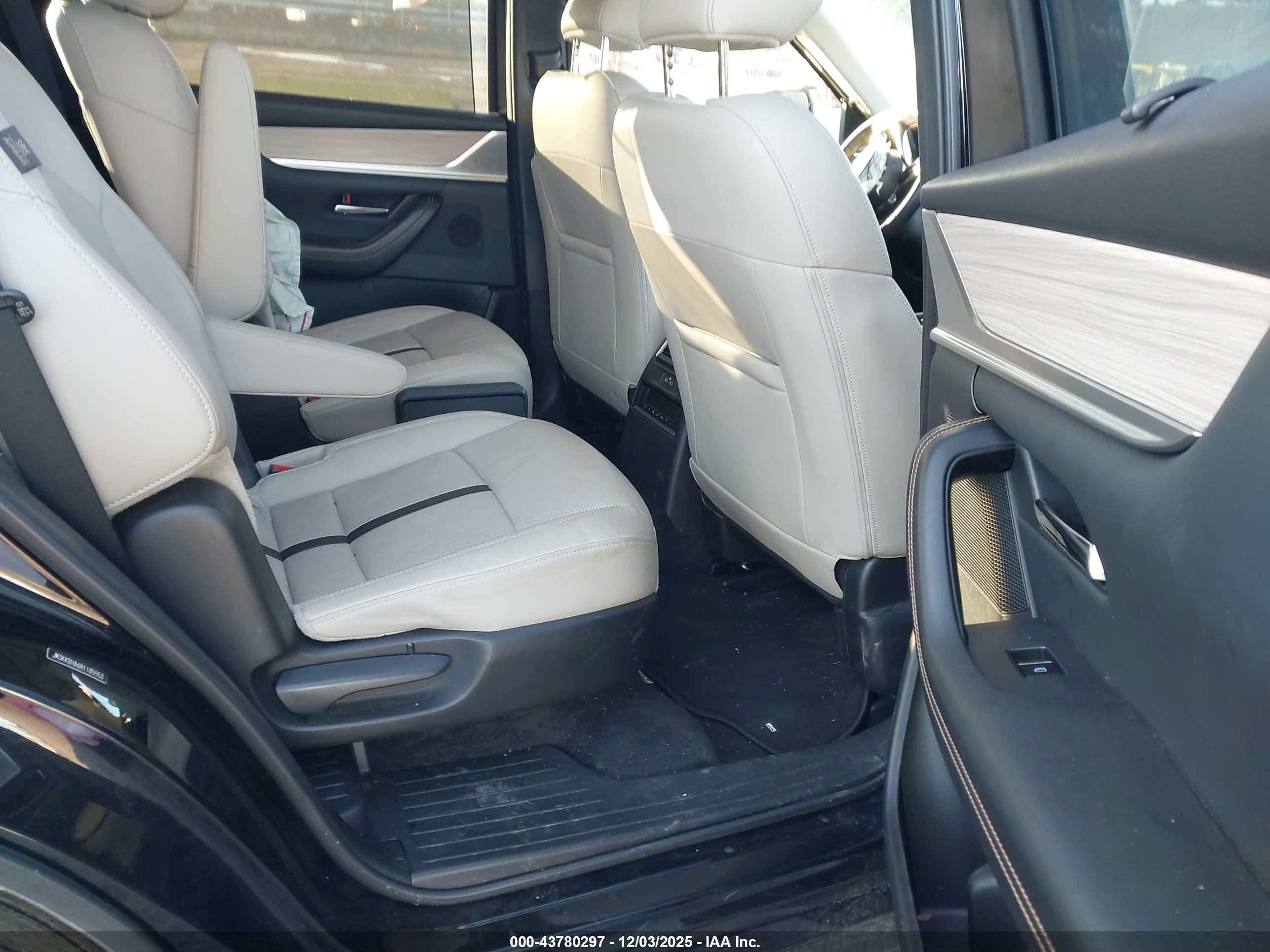 MAZDA CX-90 image 8