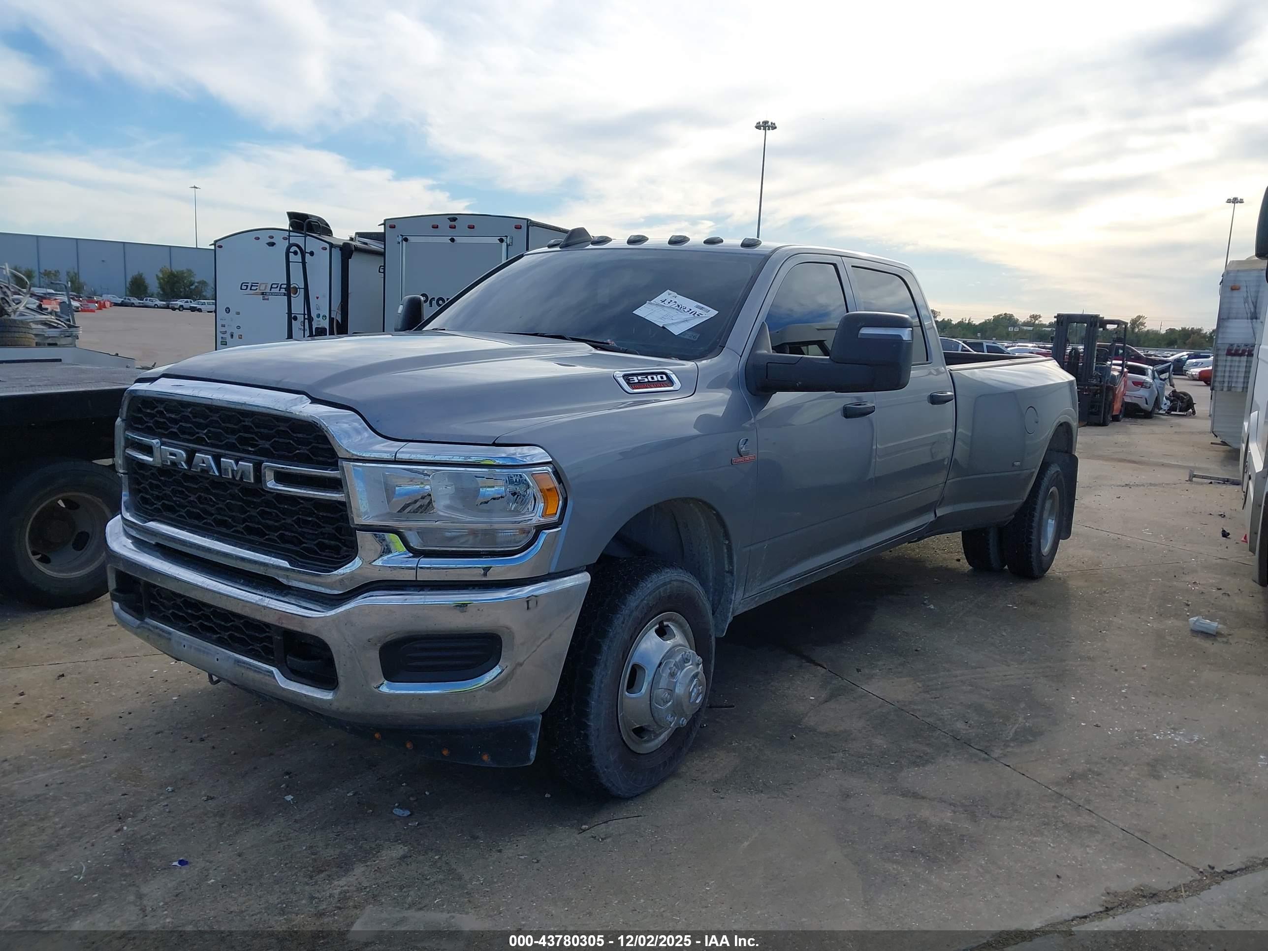 RAM 3500 image 2