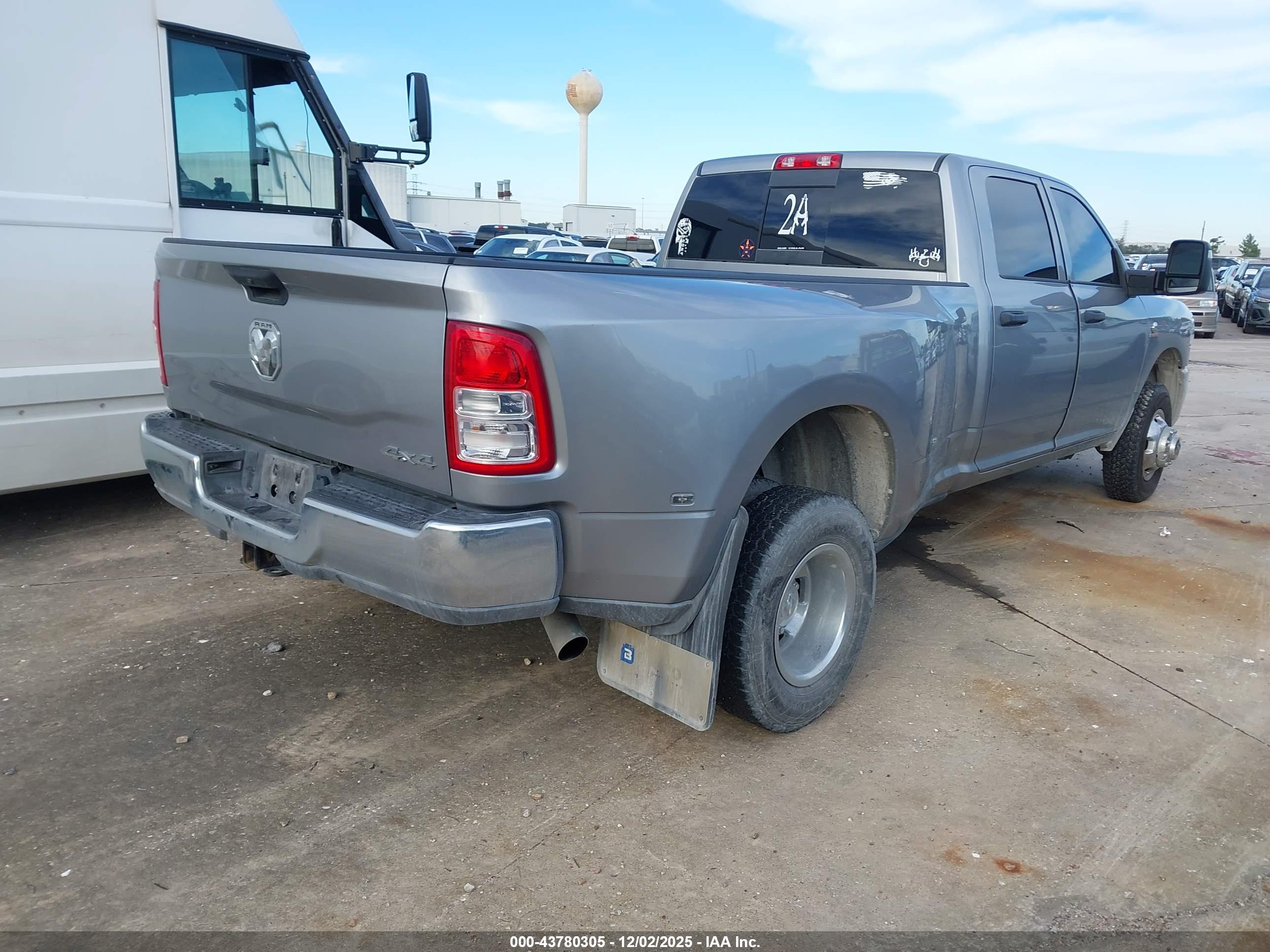 RAM 3500 image 4