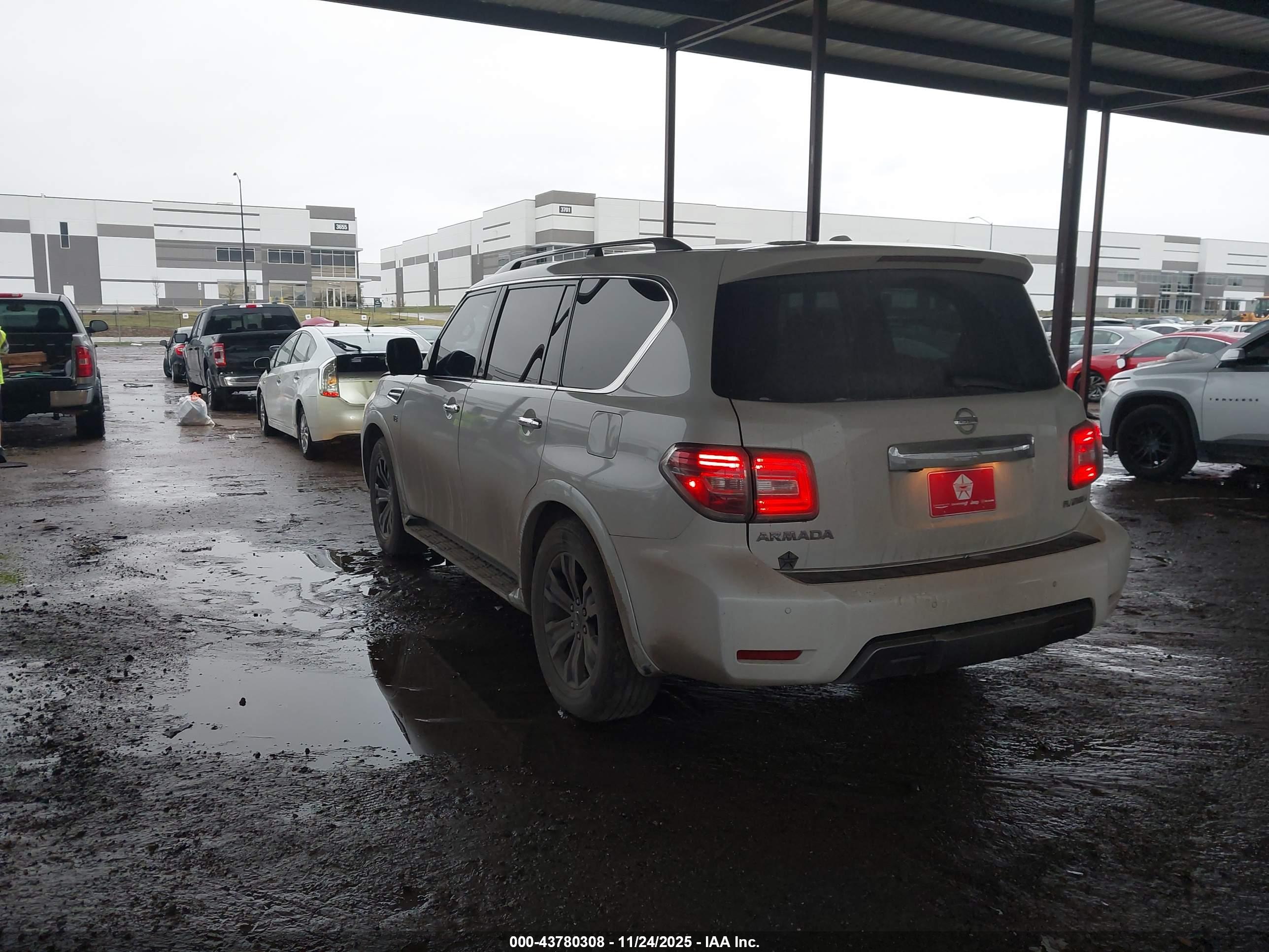 NISSAN ARMADA image 3