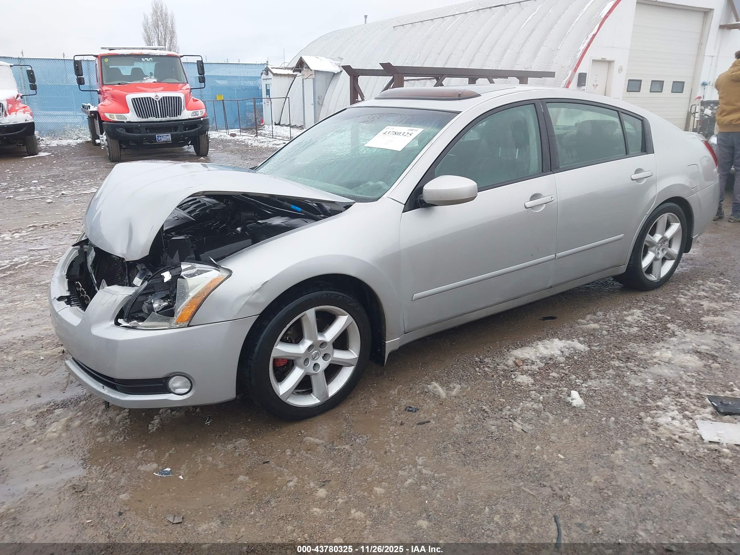 NISSAN MAXIMA image 2