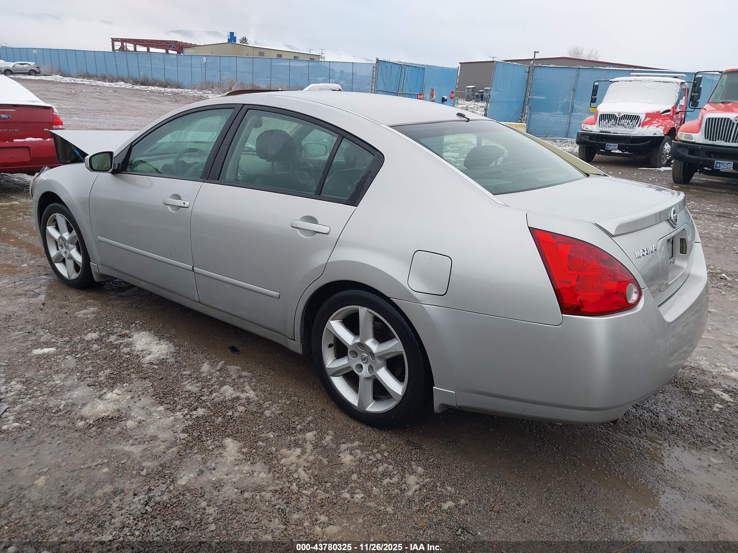 NISSAN MAXIMA image 3