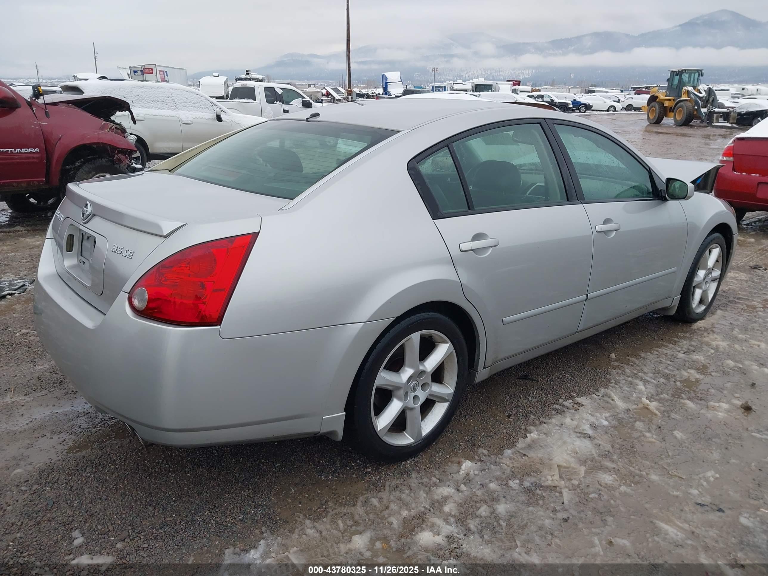 NISSAN MAXIMA image 4