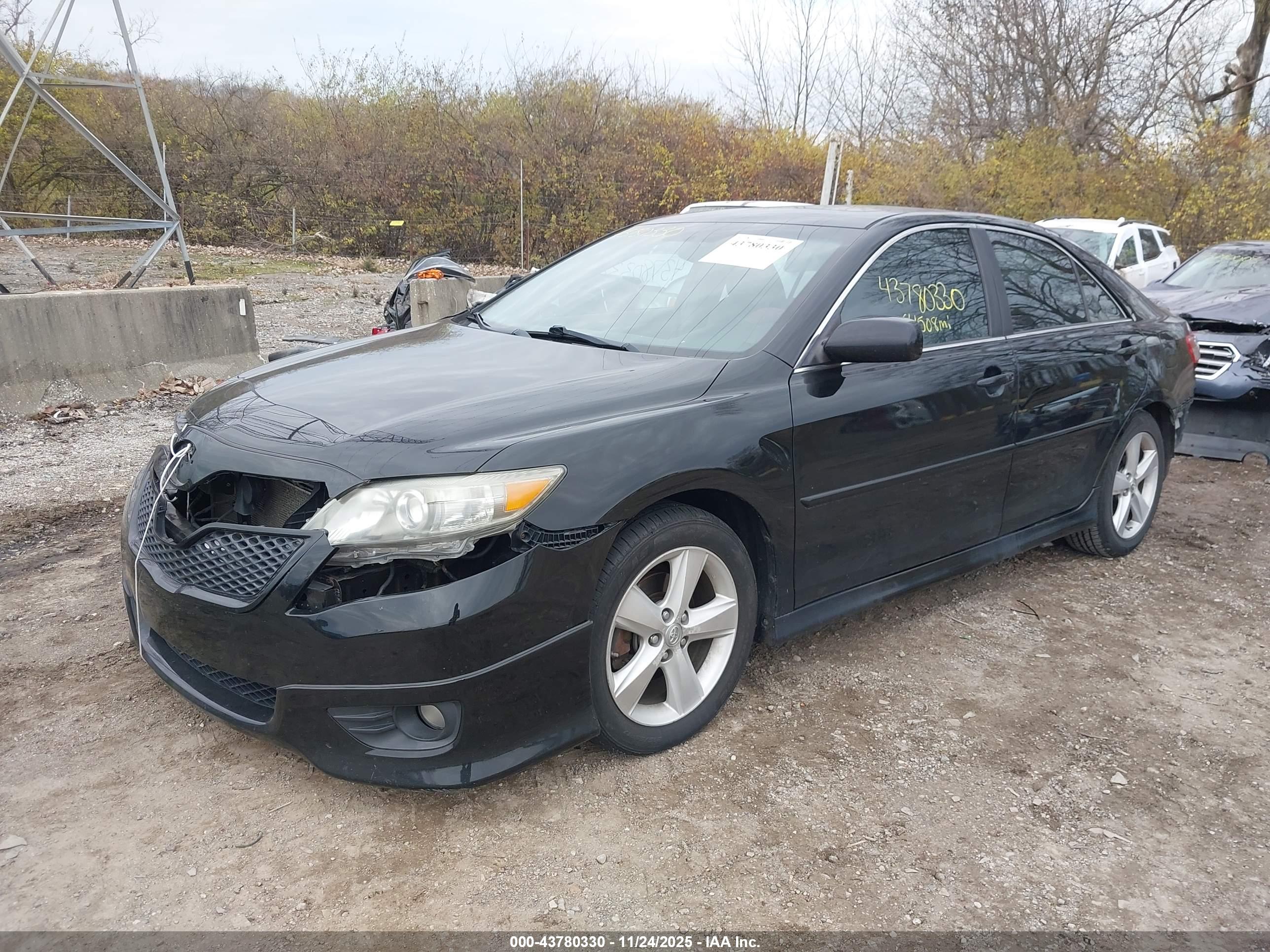 TOYOTA CAMRY image 2