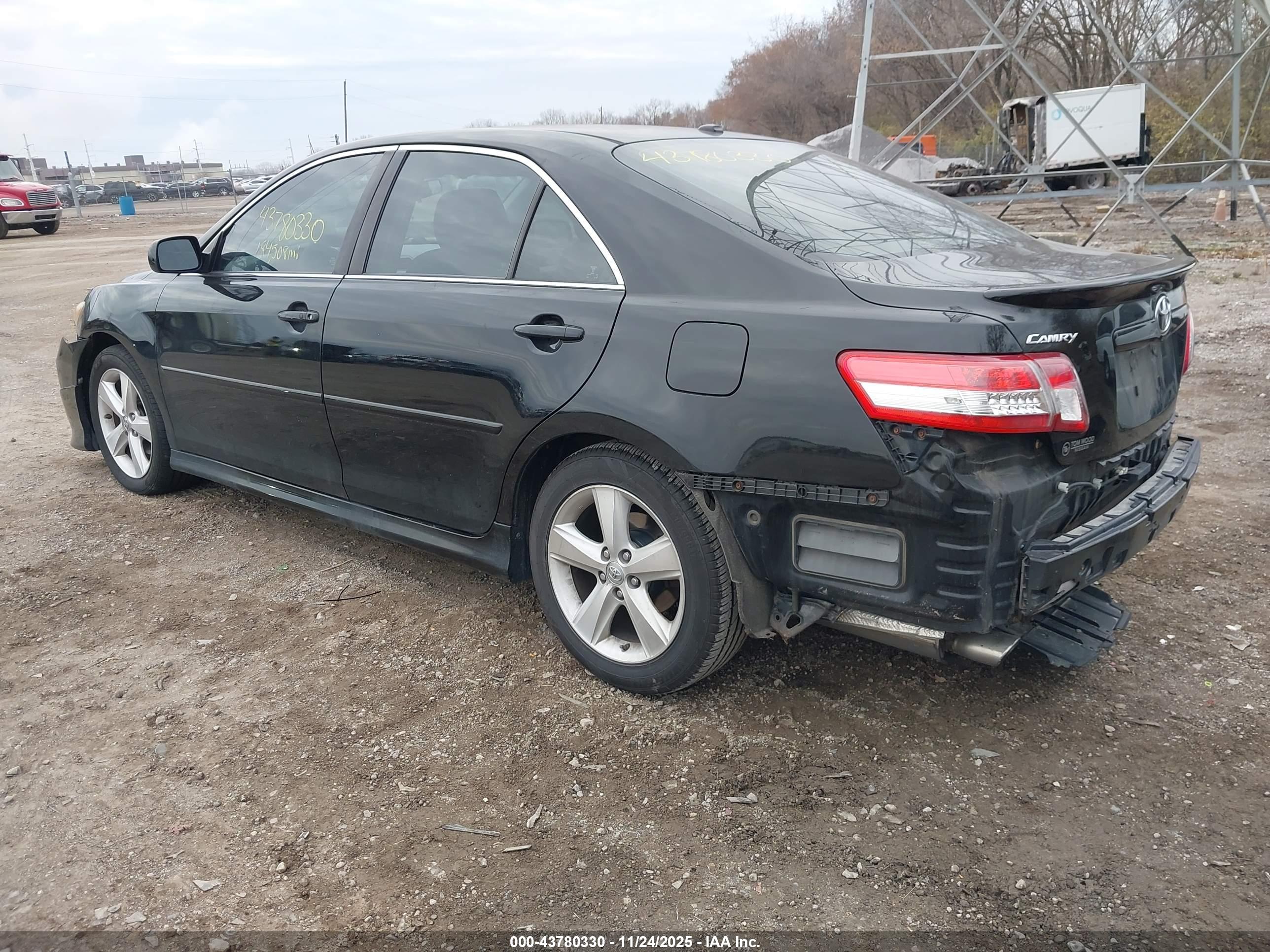 TOYOTA CAMRY image 3