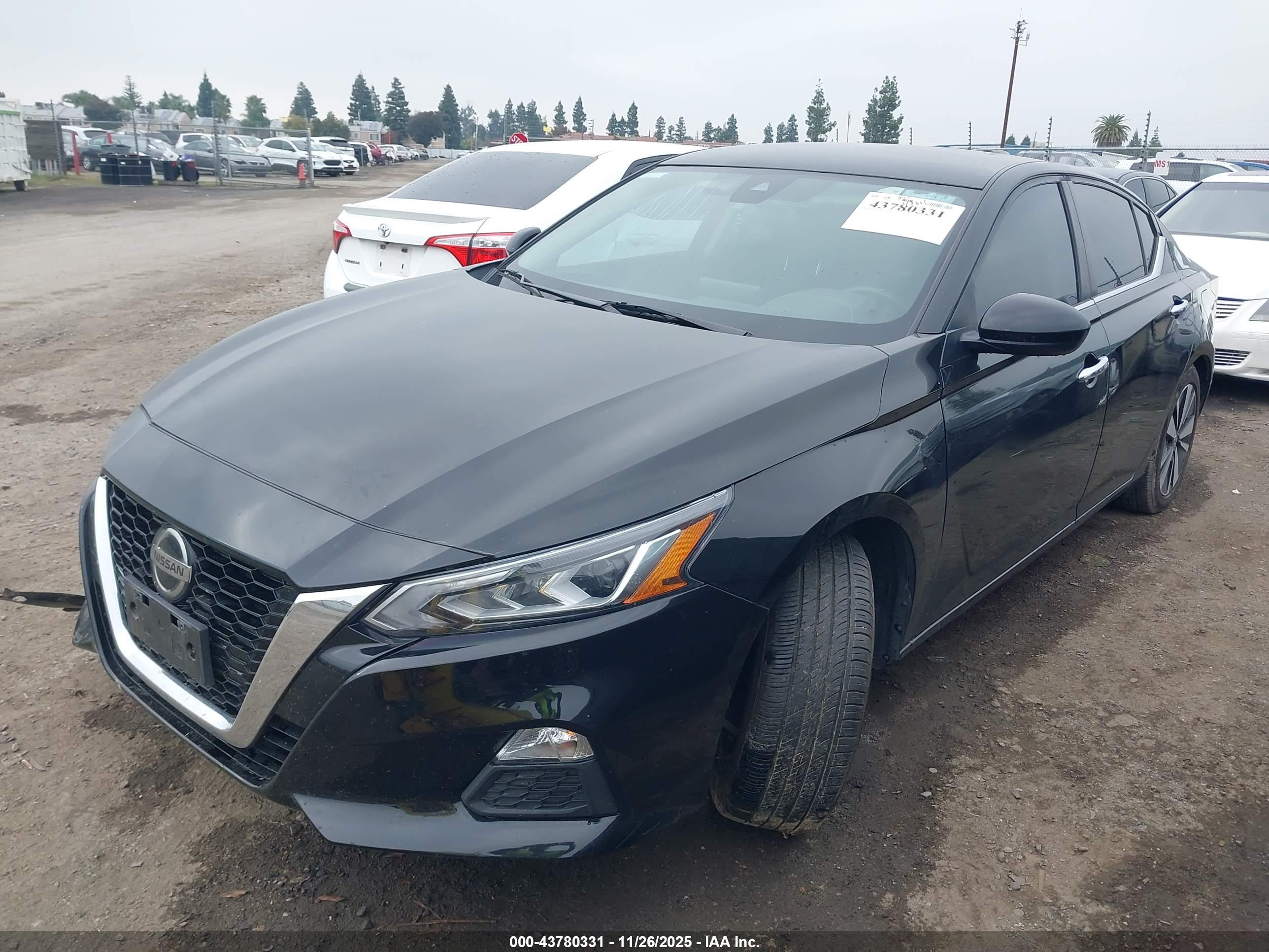 NISSAN ALTIMA image 2