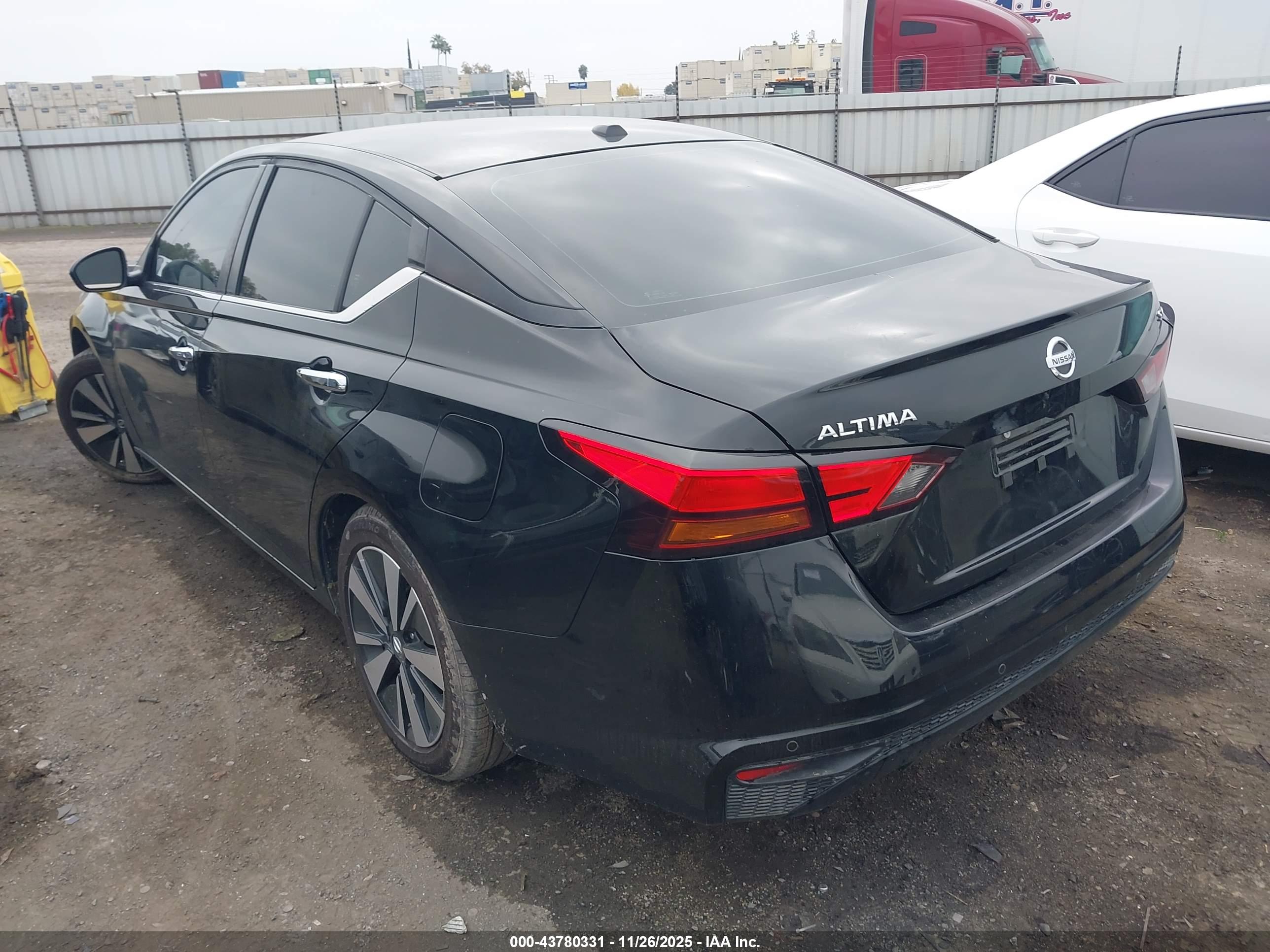 NISSAN ALTIMA image 3