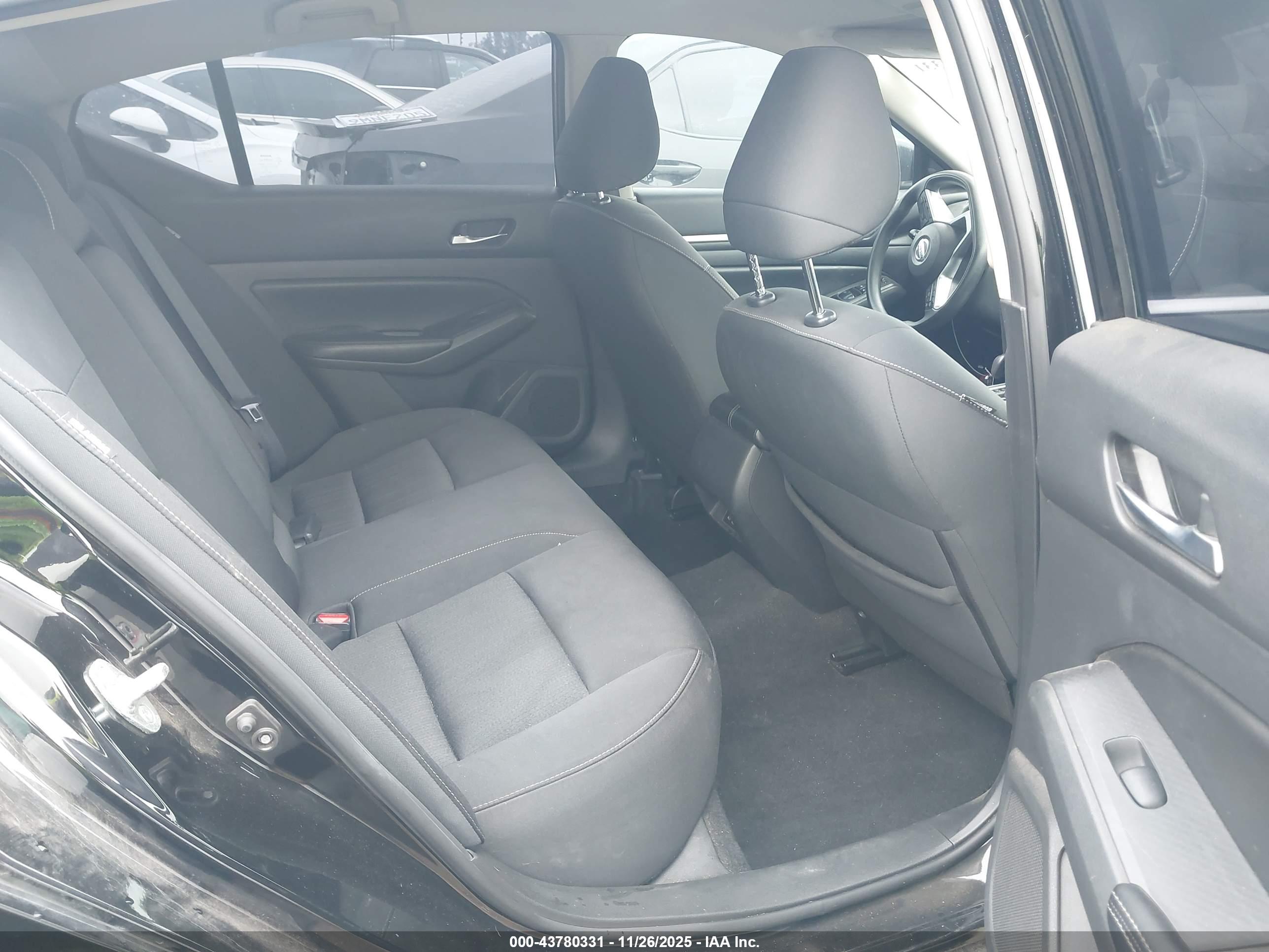NISSAN ALTIMA image 8