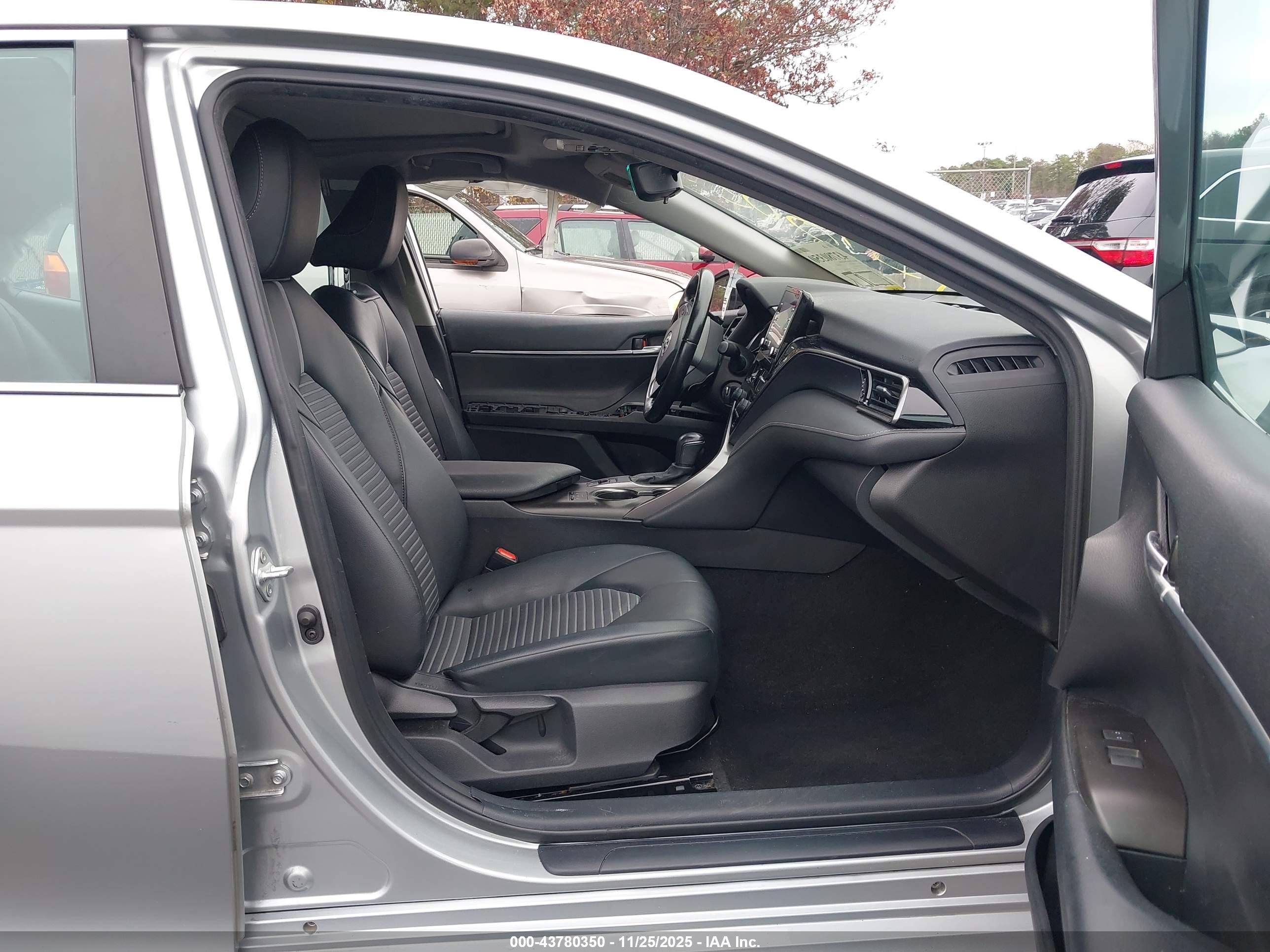 TOYOTA CAMRY image 5