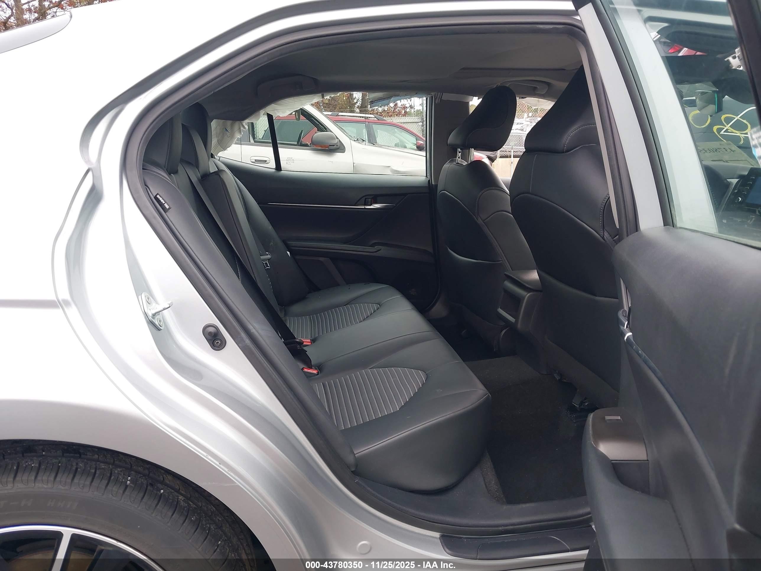 TOYOTA CAMRY image 8