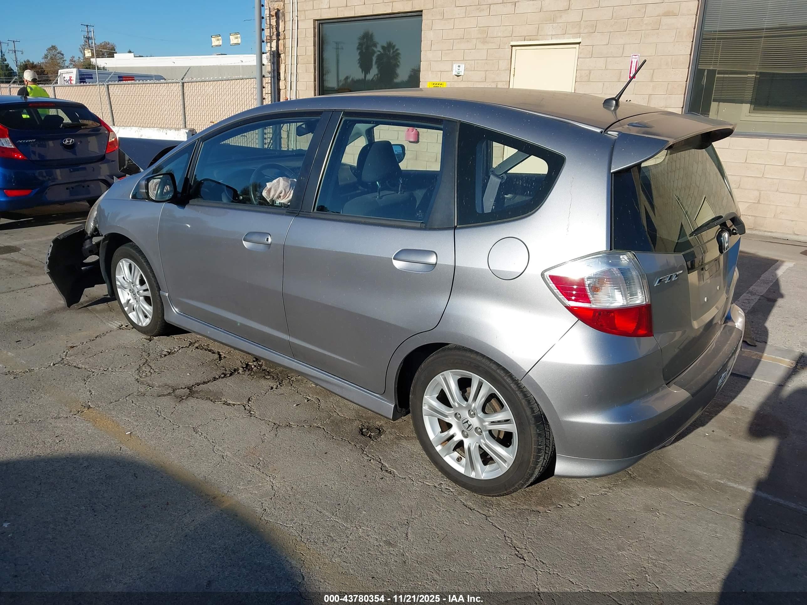 HONDA FIT image 3