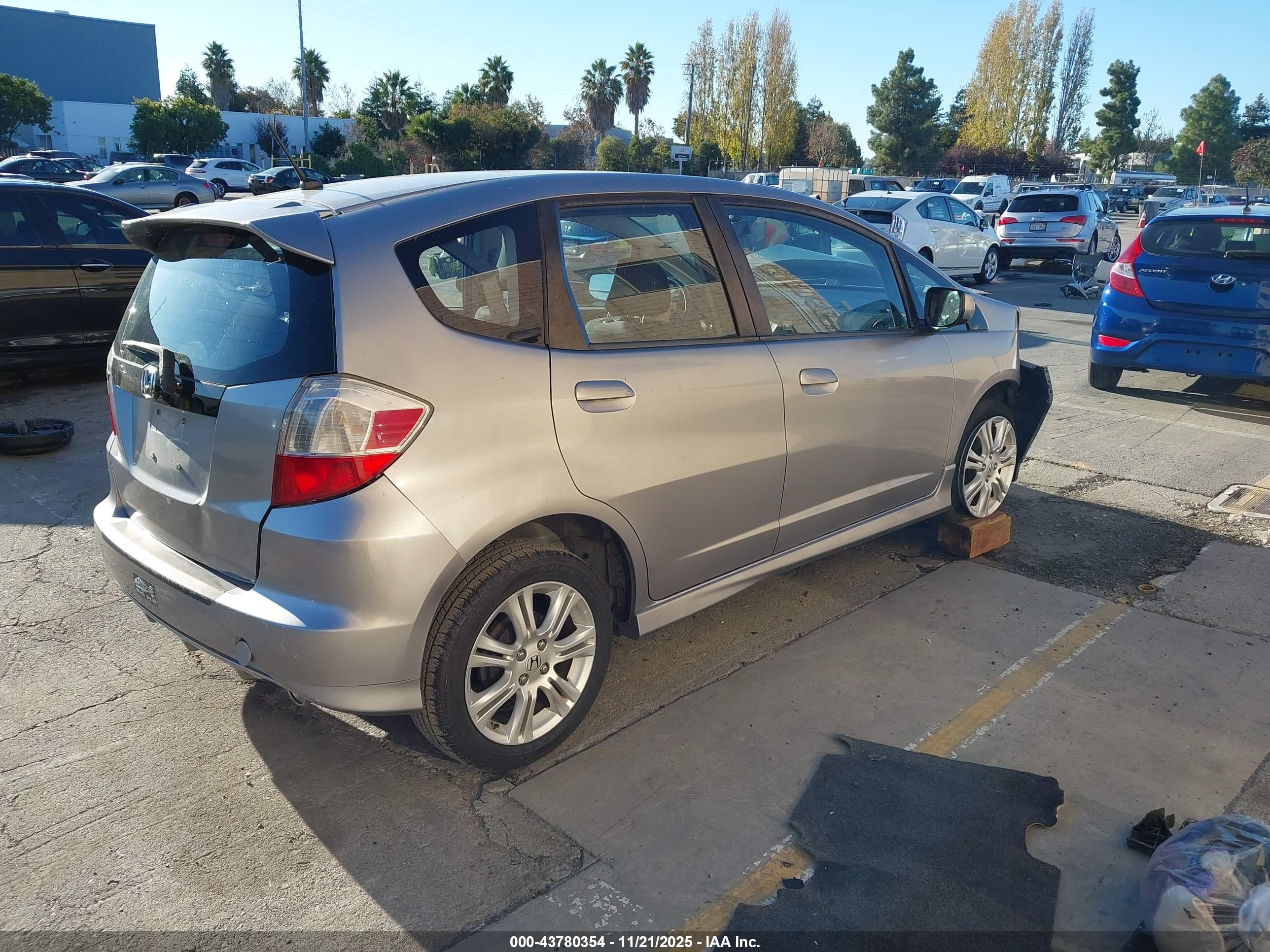 HONDA FIT image 4
