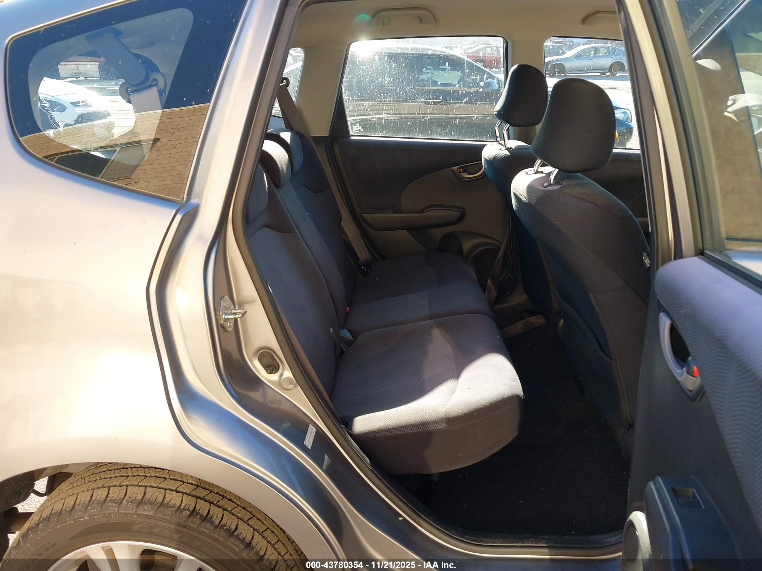 HONDA FIT image 8