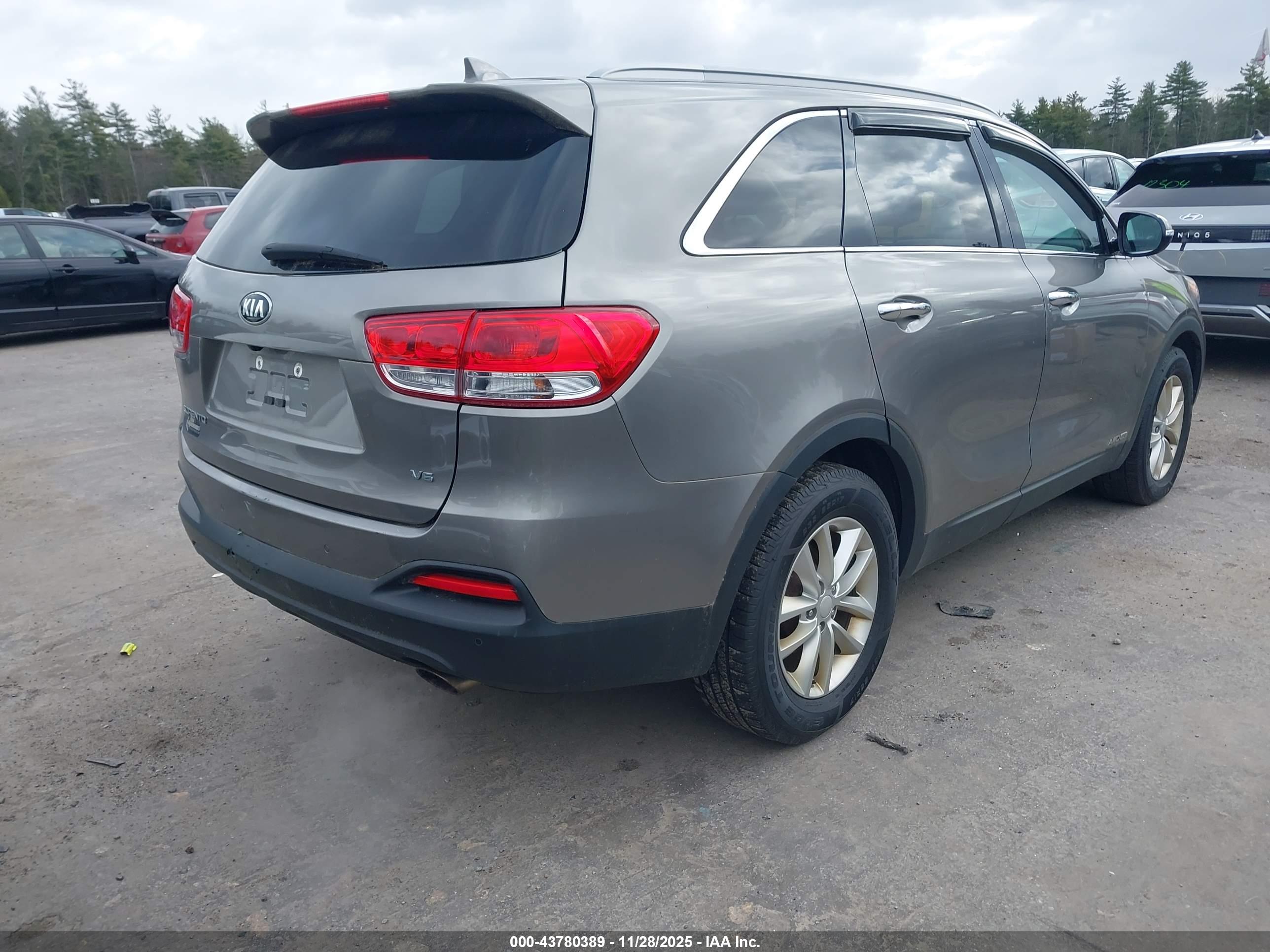 KIA SORENTO image 4