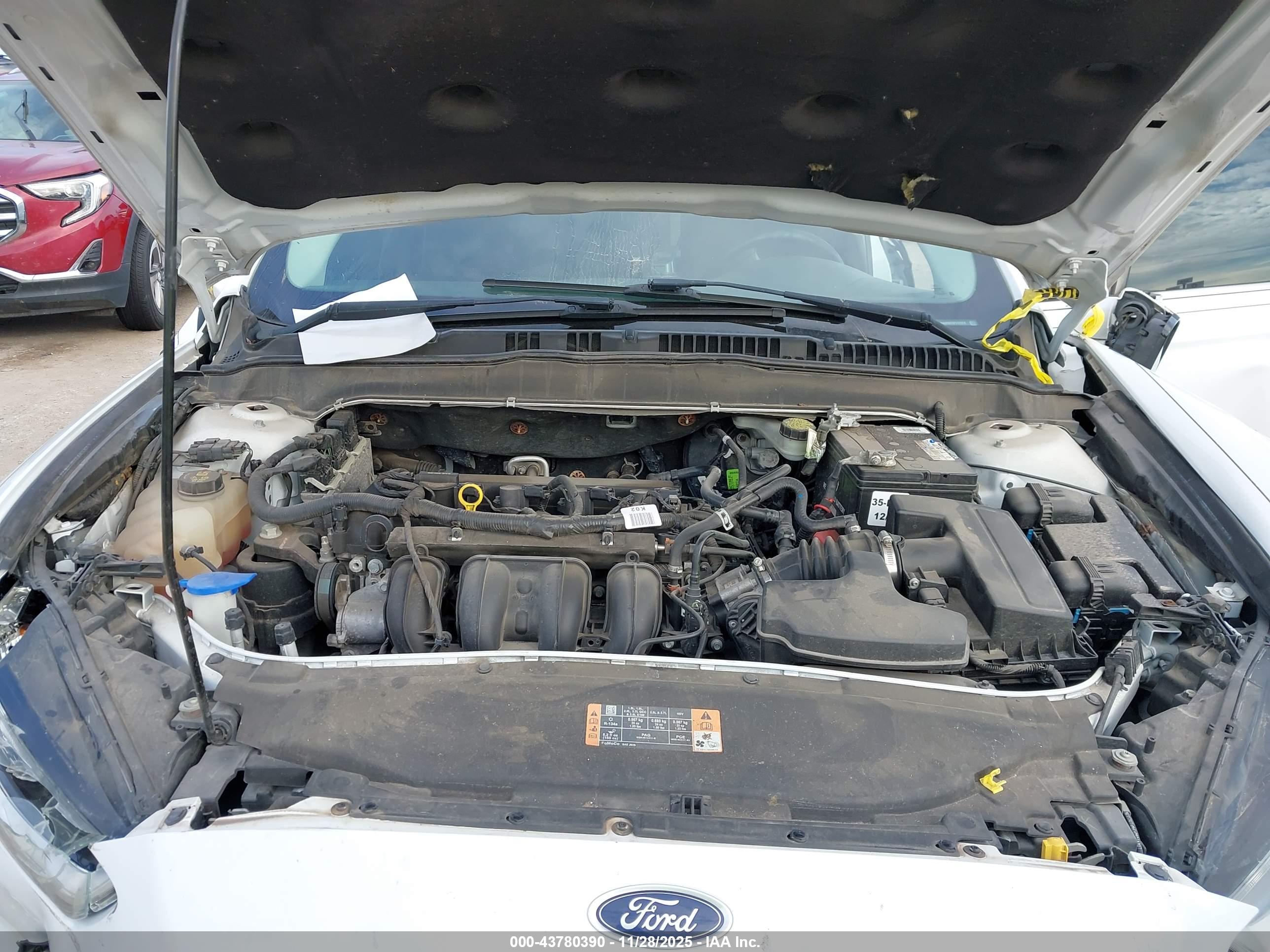 FORD FUSION image 10