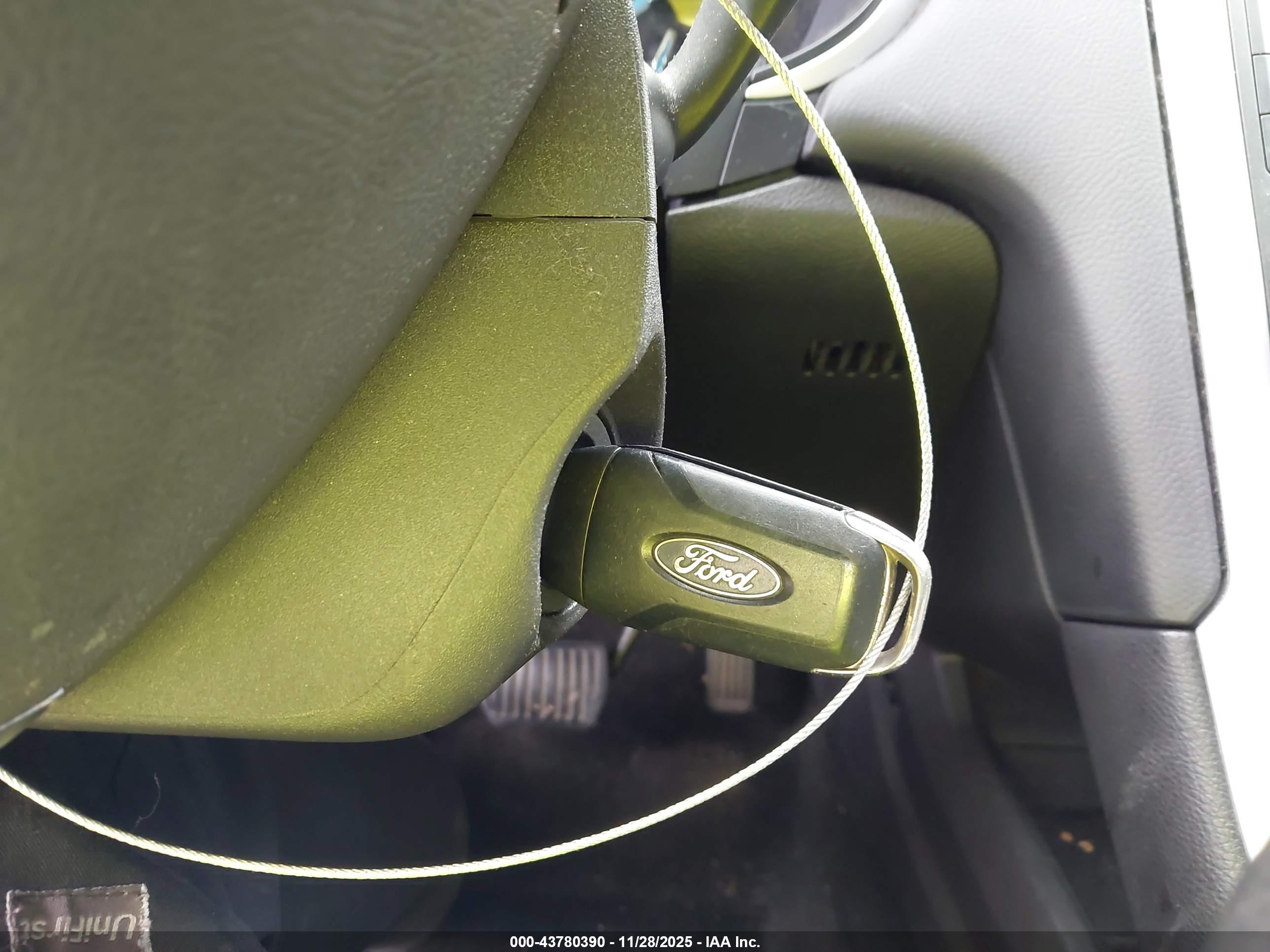 FORD FUSION image 11