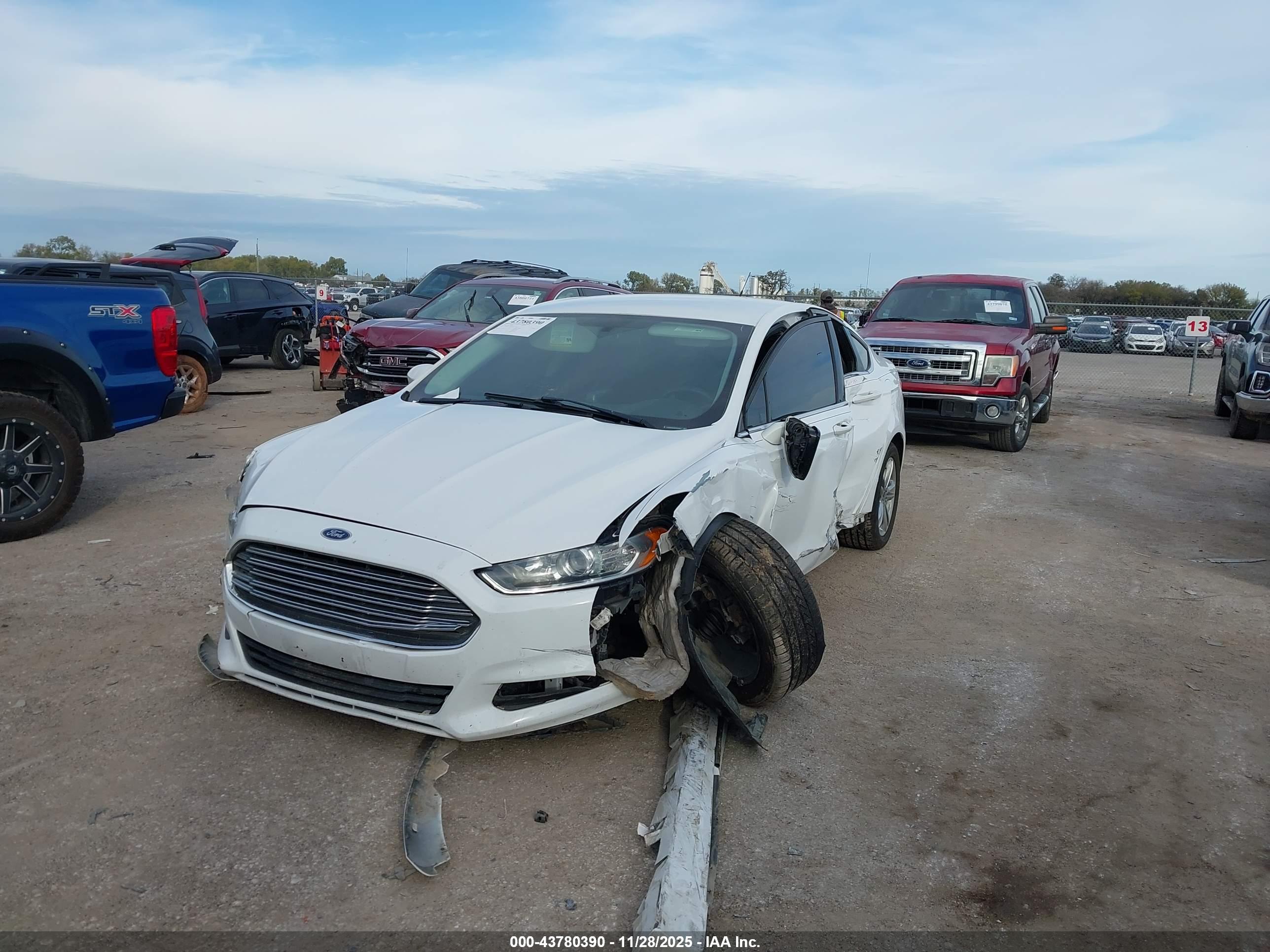 FORD FUSION image 2