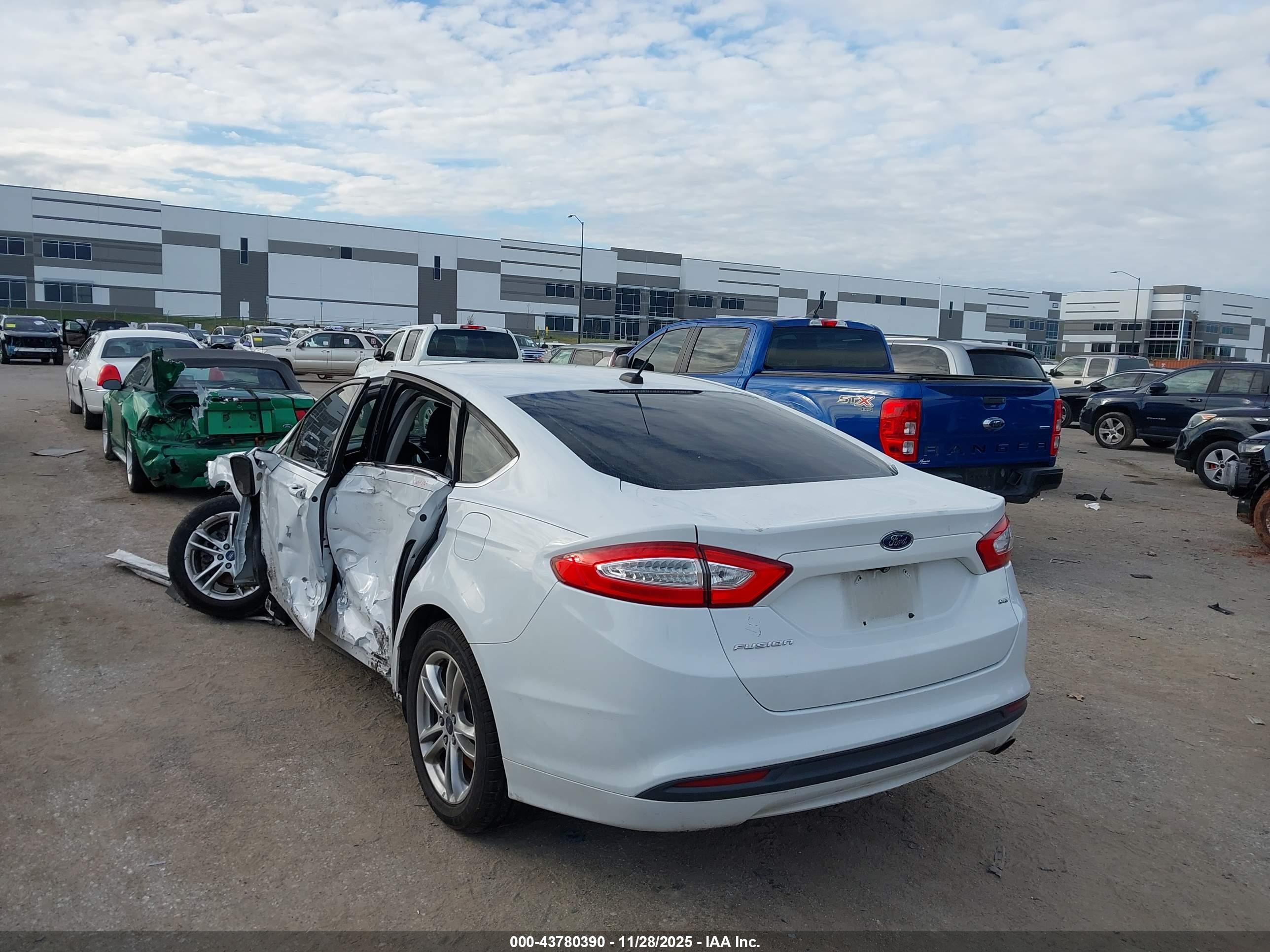 FORD FUSION image 3