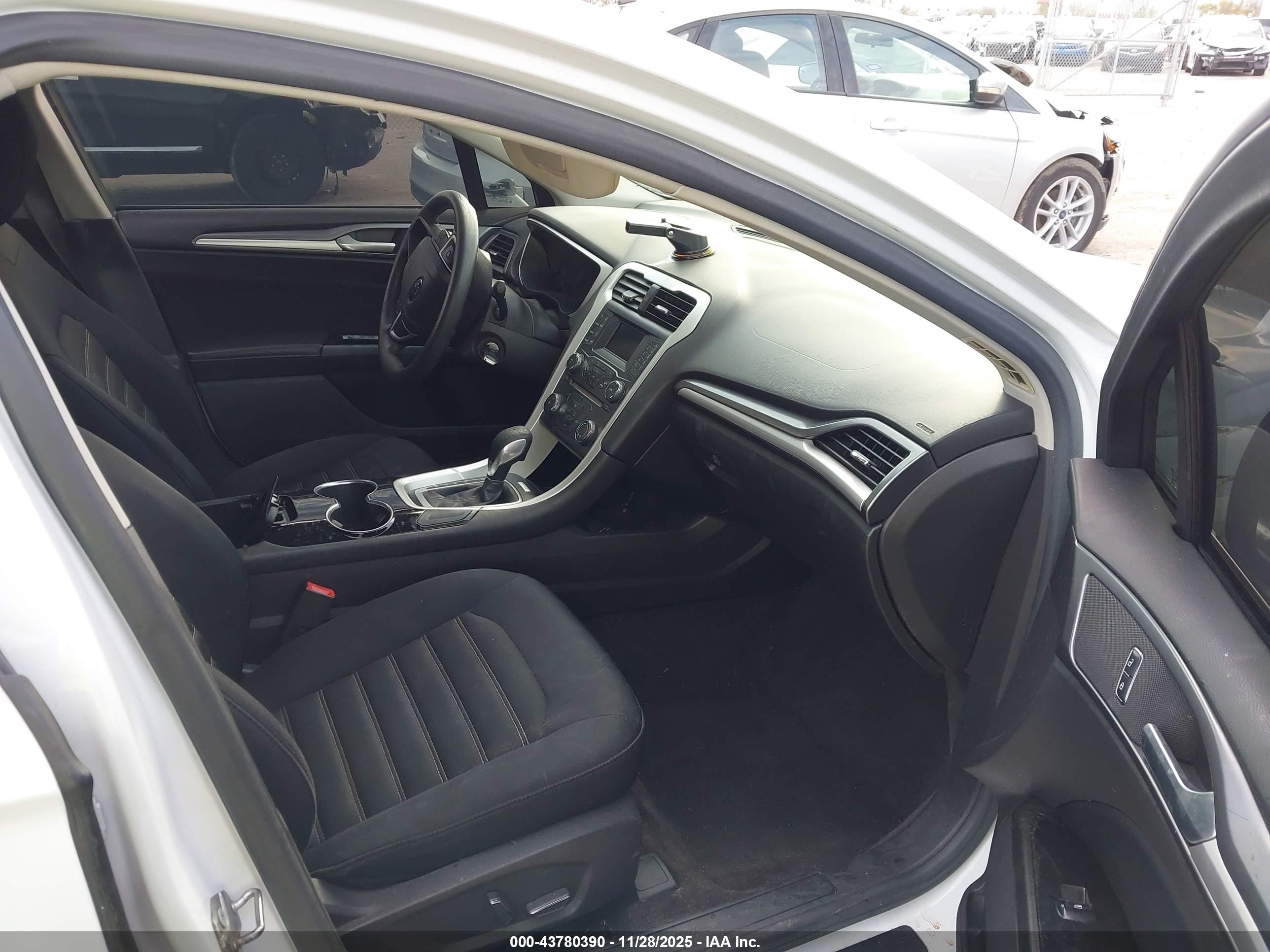 FORD FUSION image 5