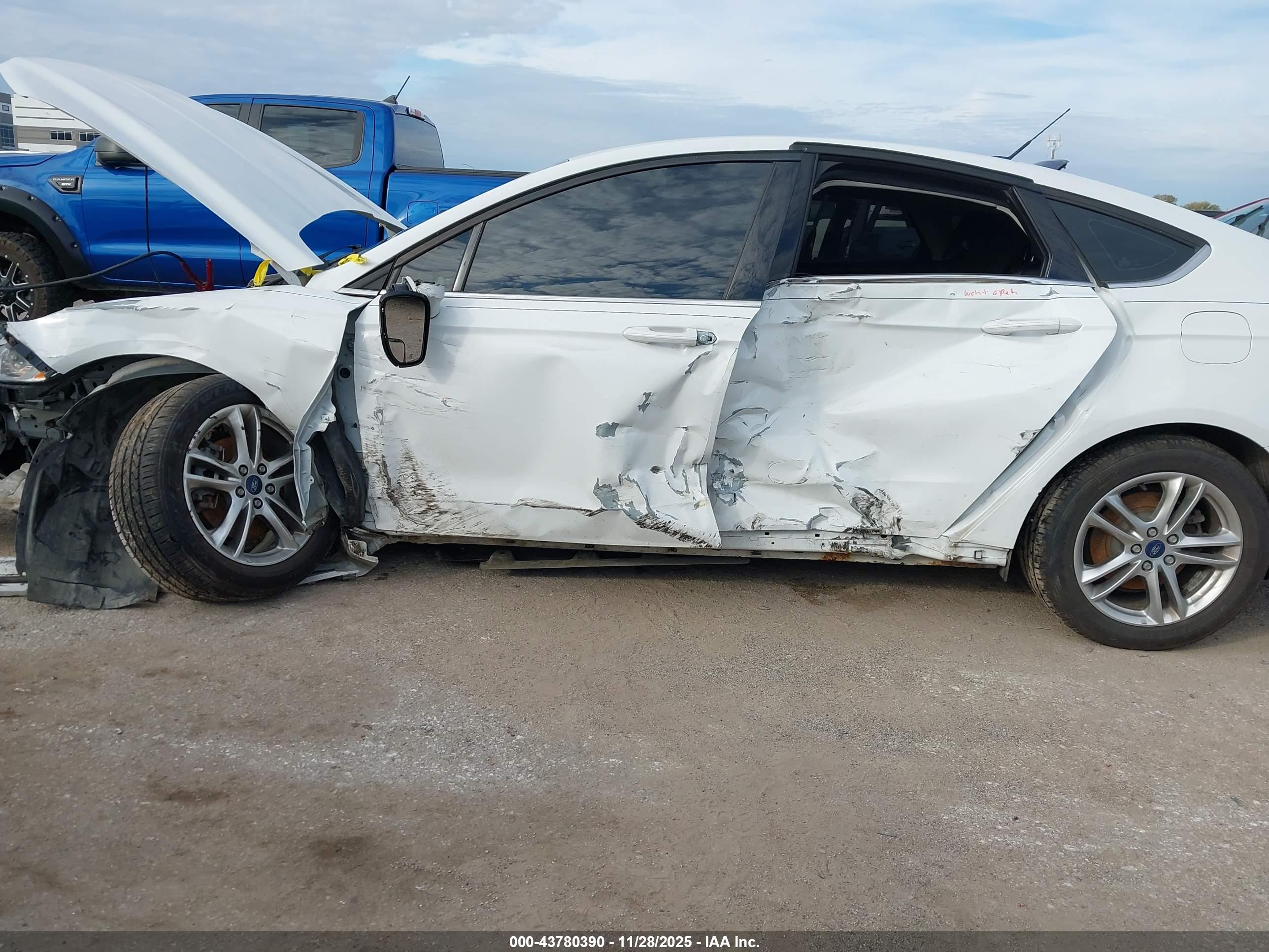 FORD FUSION image 6
