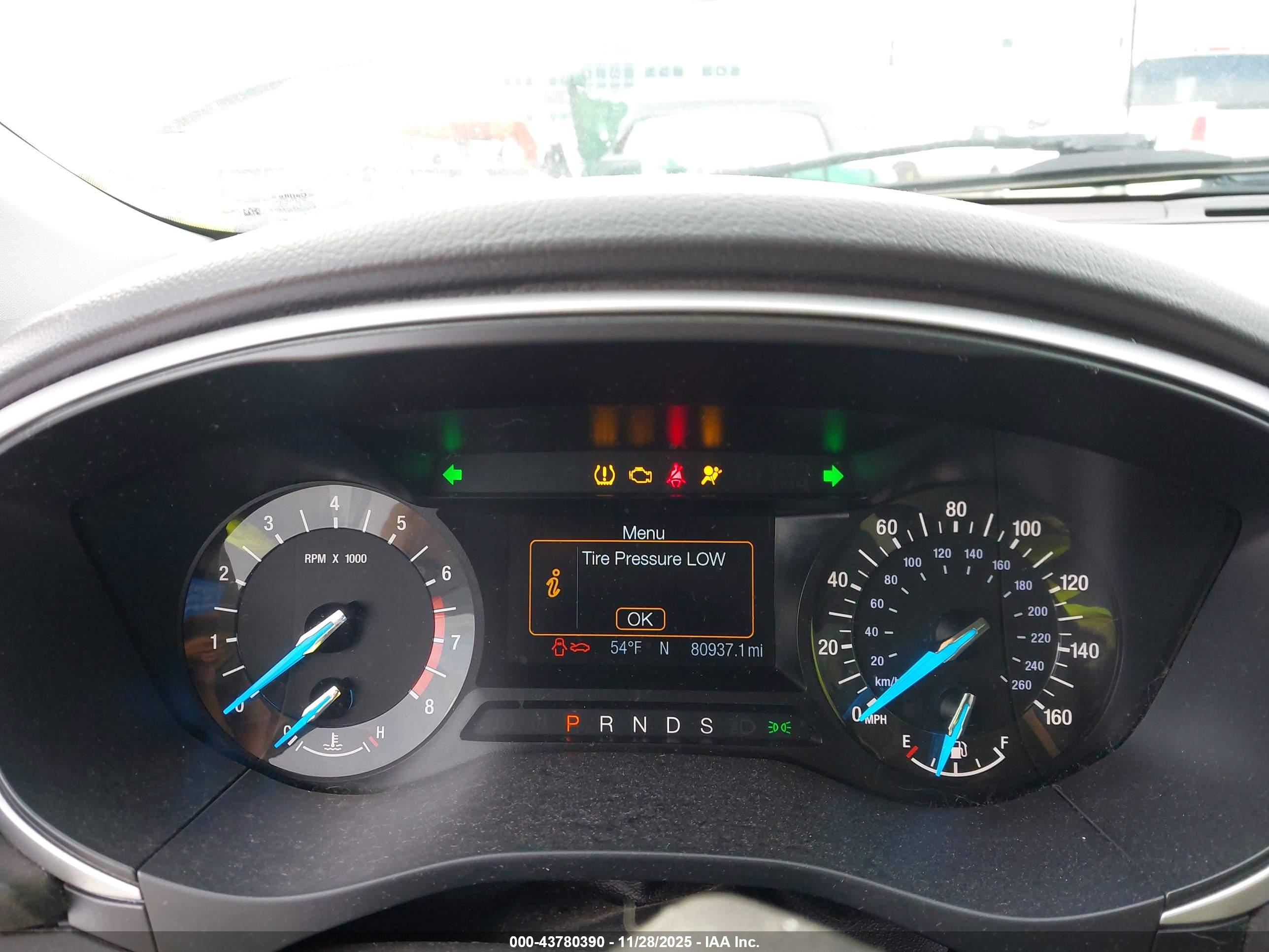 FORD FUSION image 7