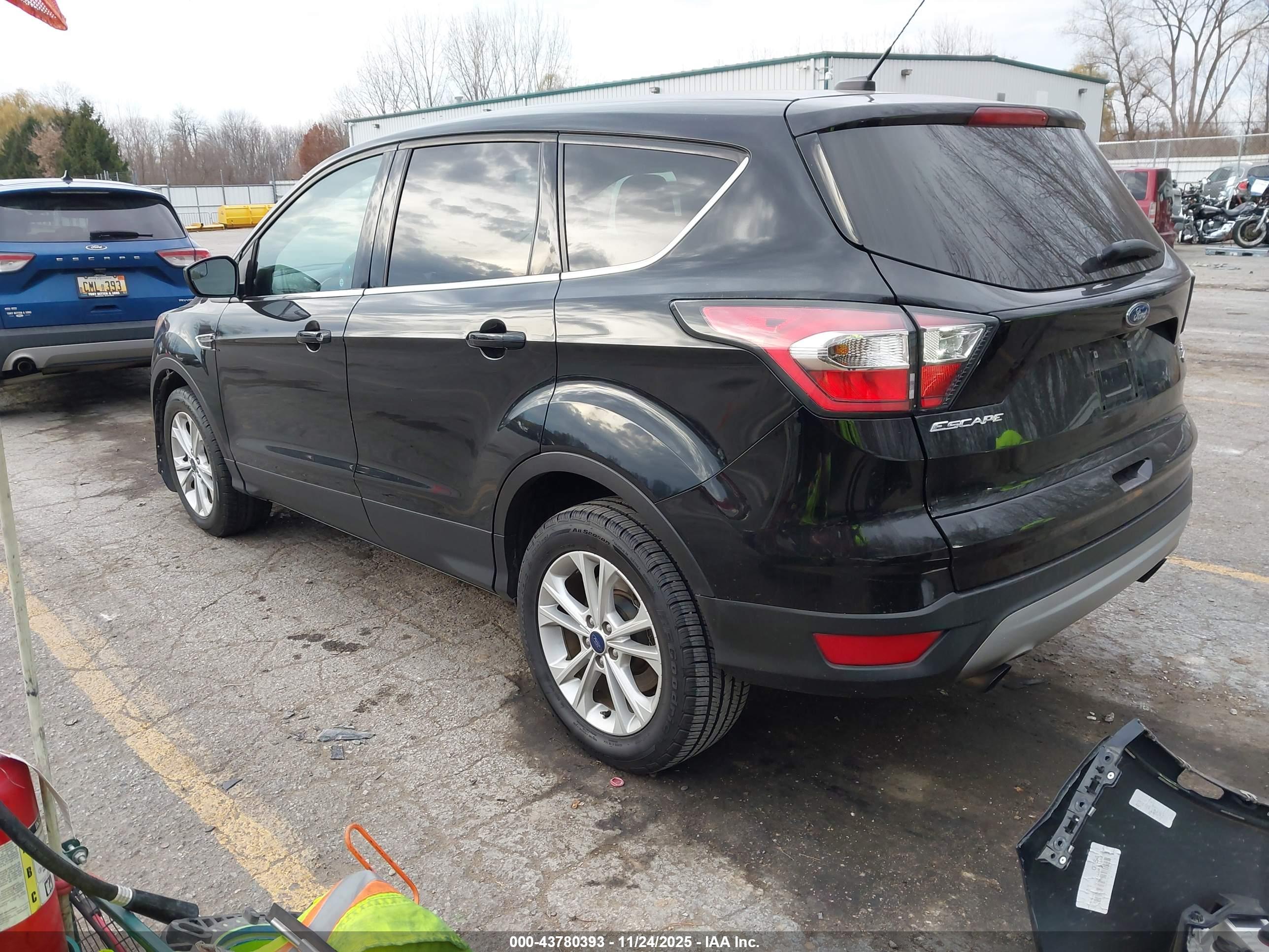 FORD ESCAPE image 3