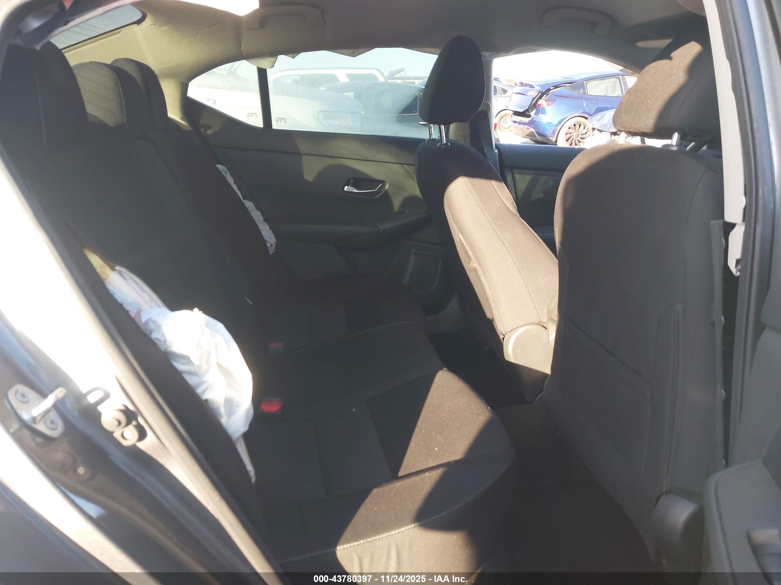 NISSAN SENTRA image 8