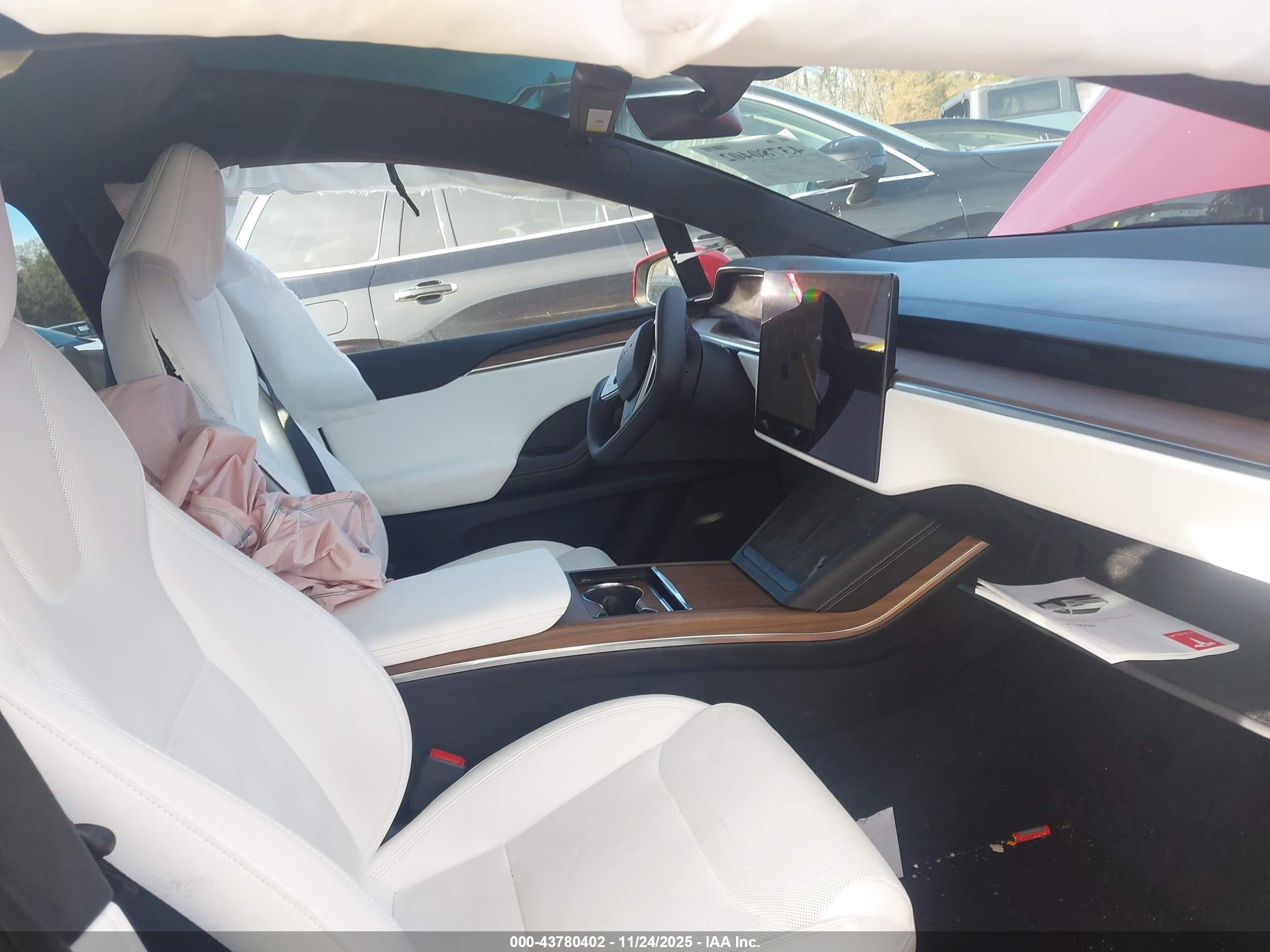 TESLA MODEL image 5