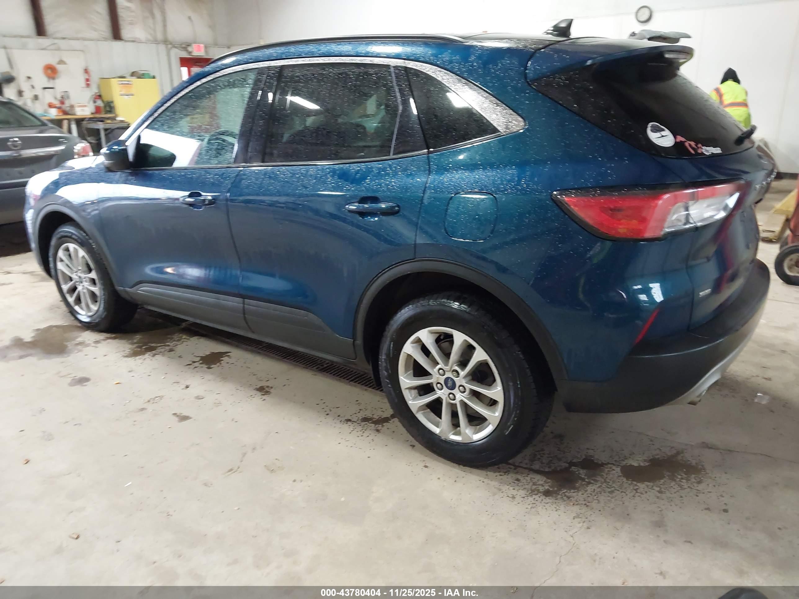 FORD ESCAPE image 3