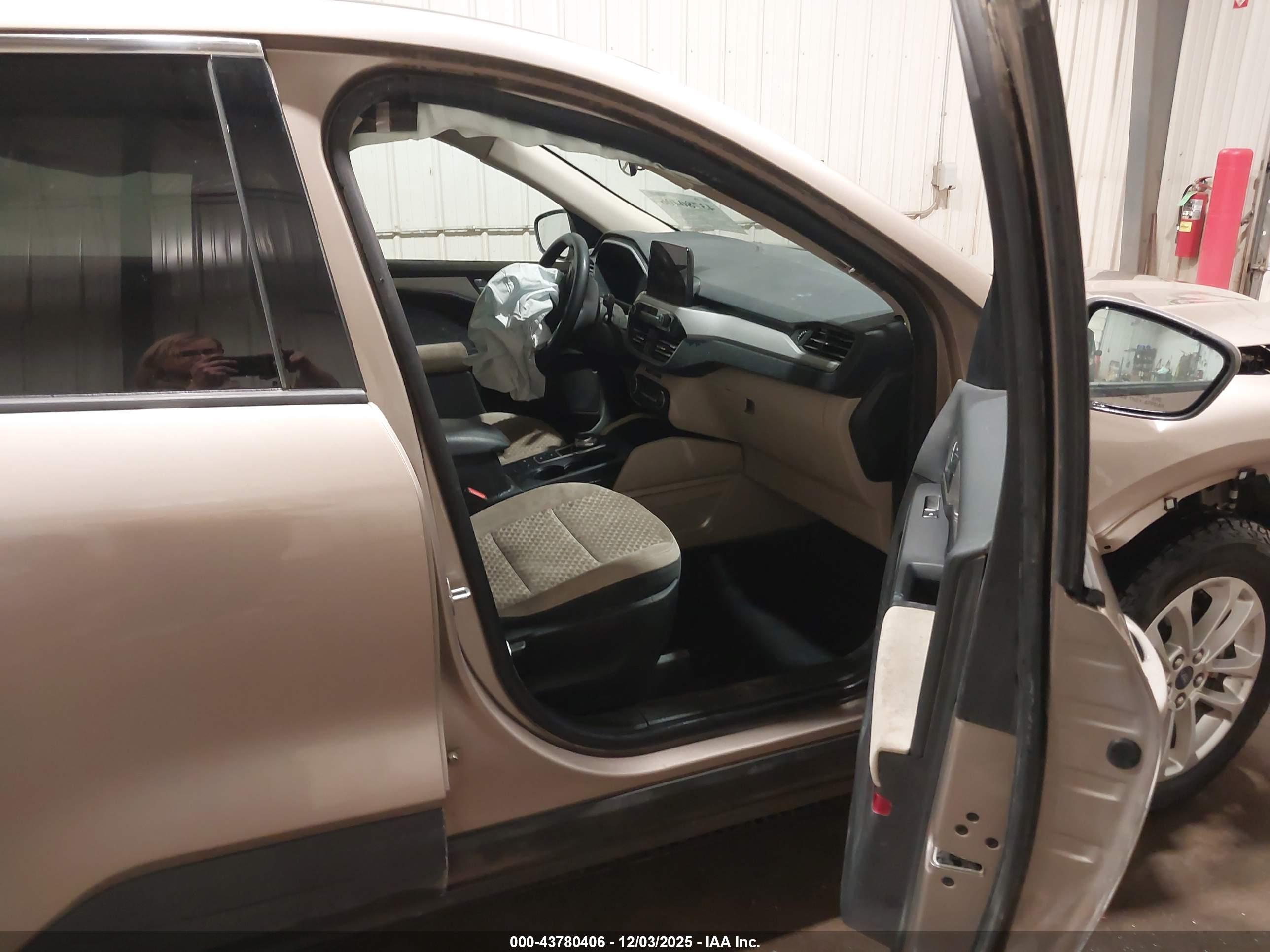 FORD ESCAPE image 5