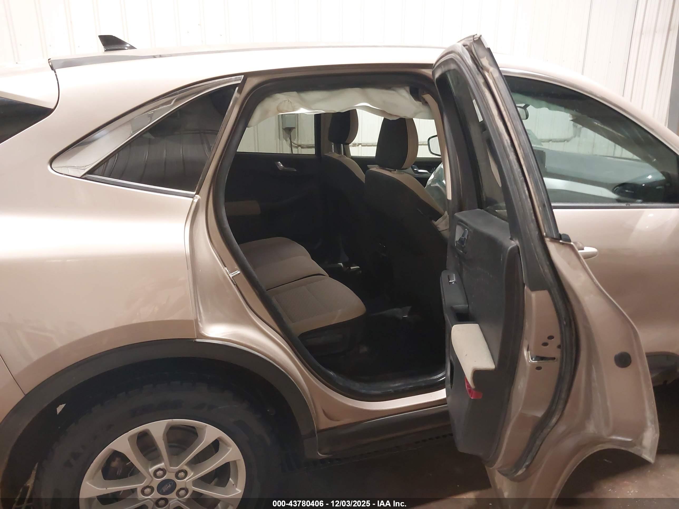 FORD ESCAPE image 8