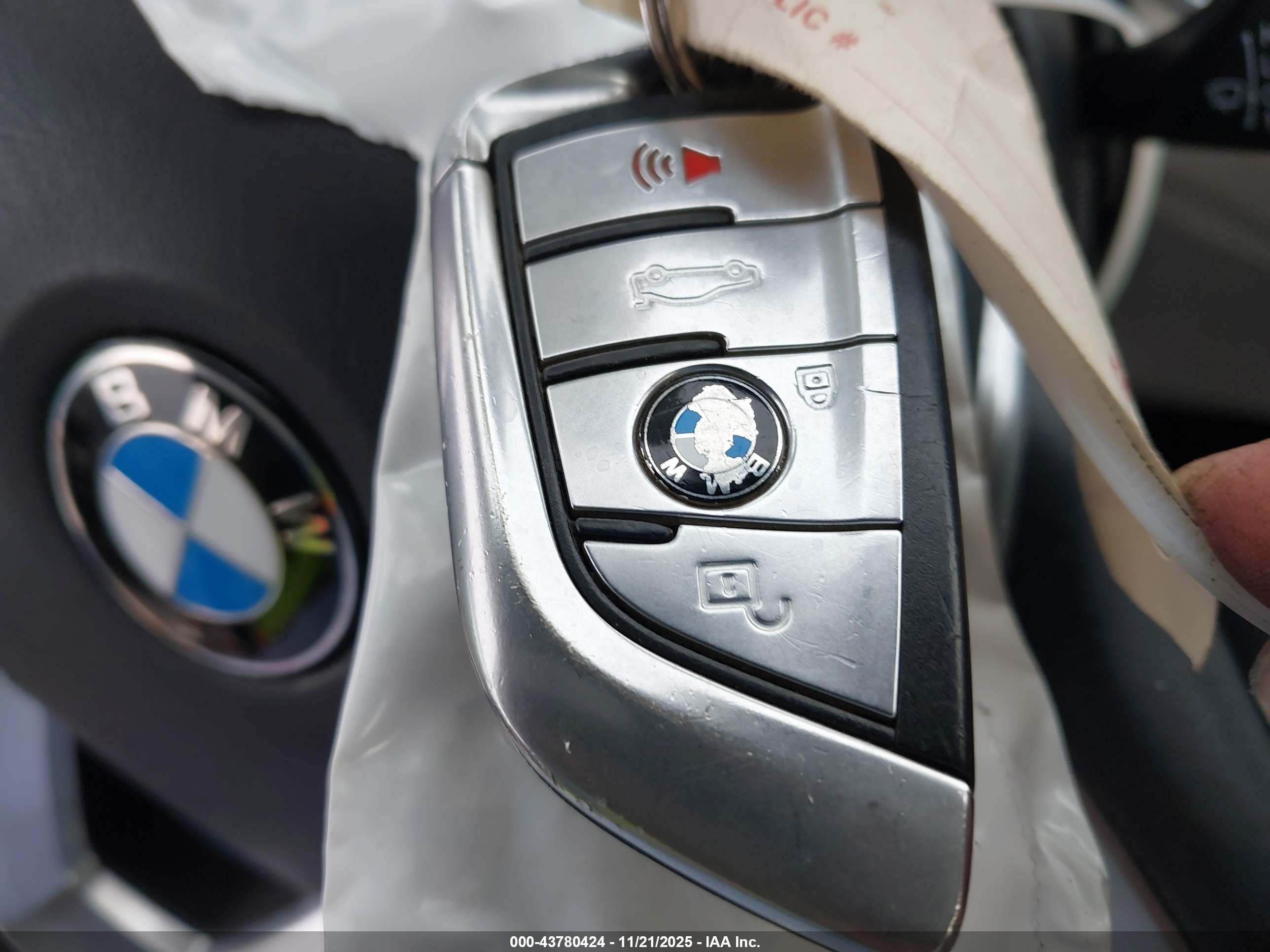 BMW 750I image 11