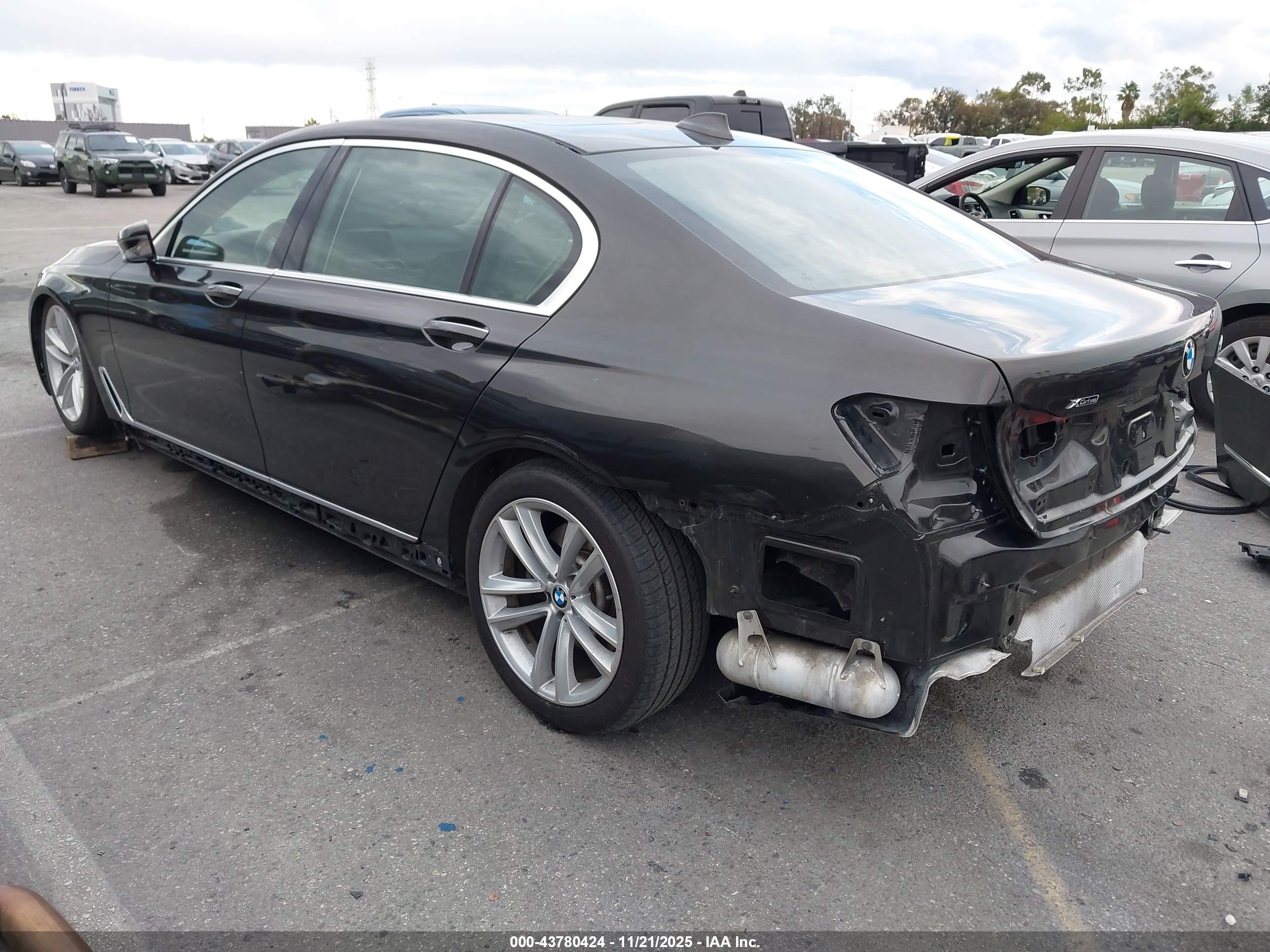 BMW 750I image 3