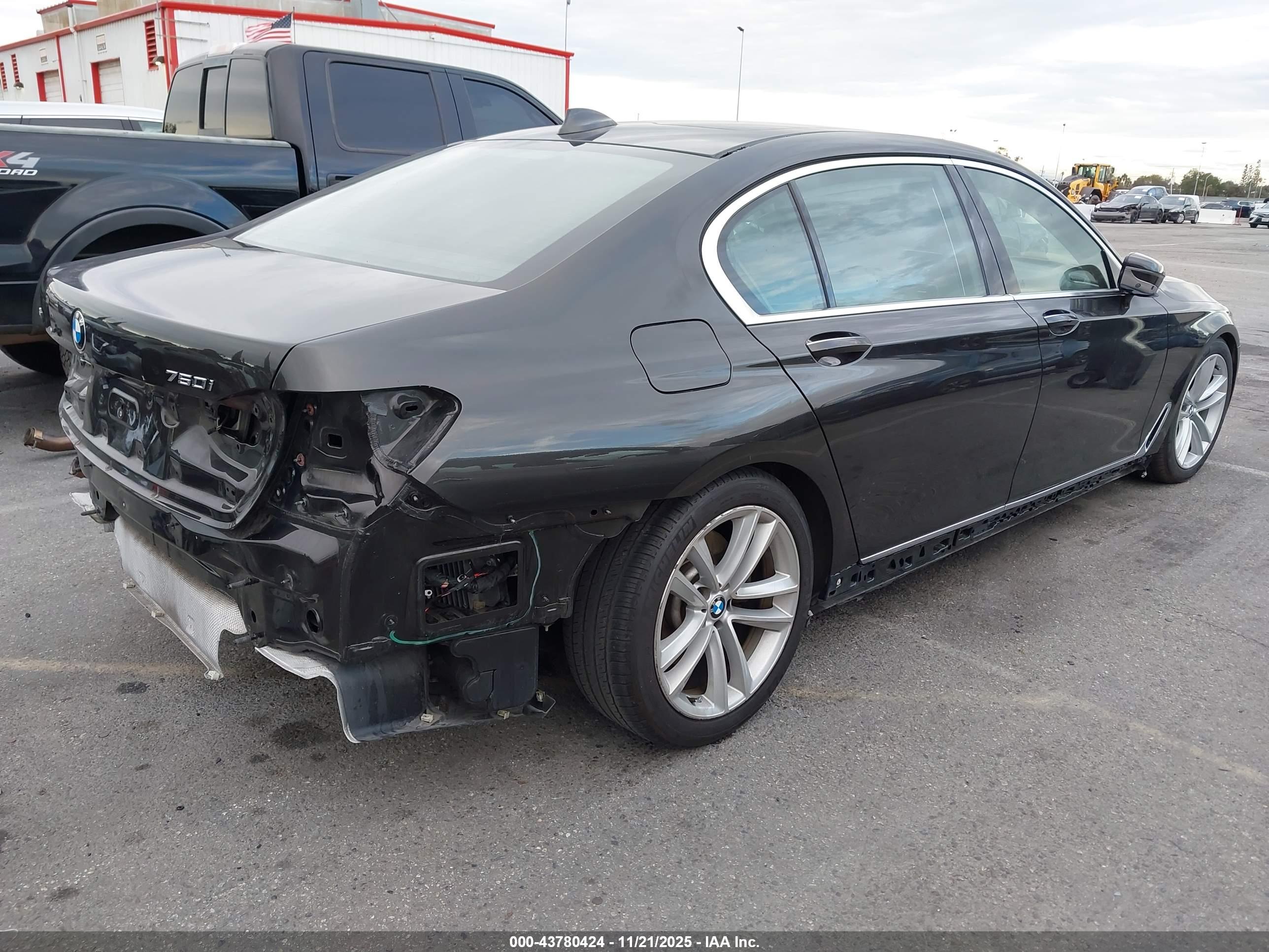 BMW 750I image 4