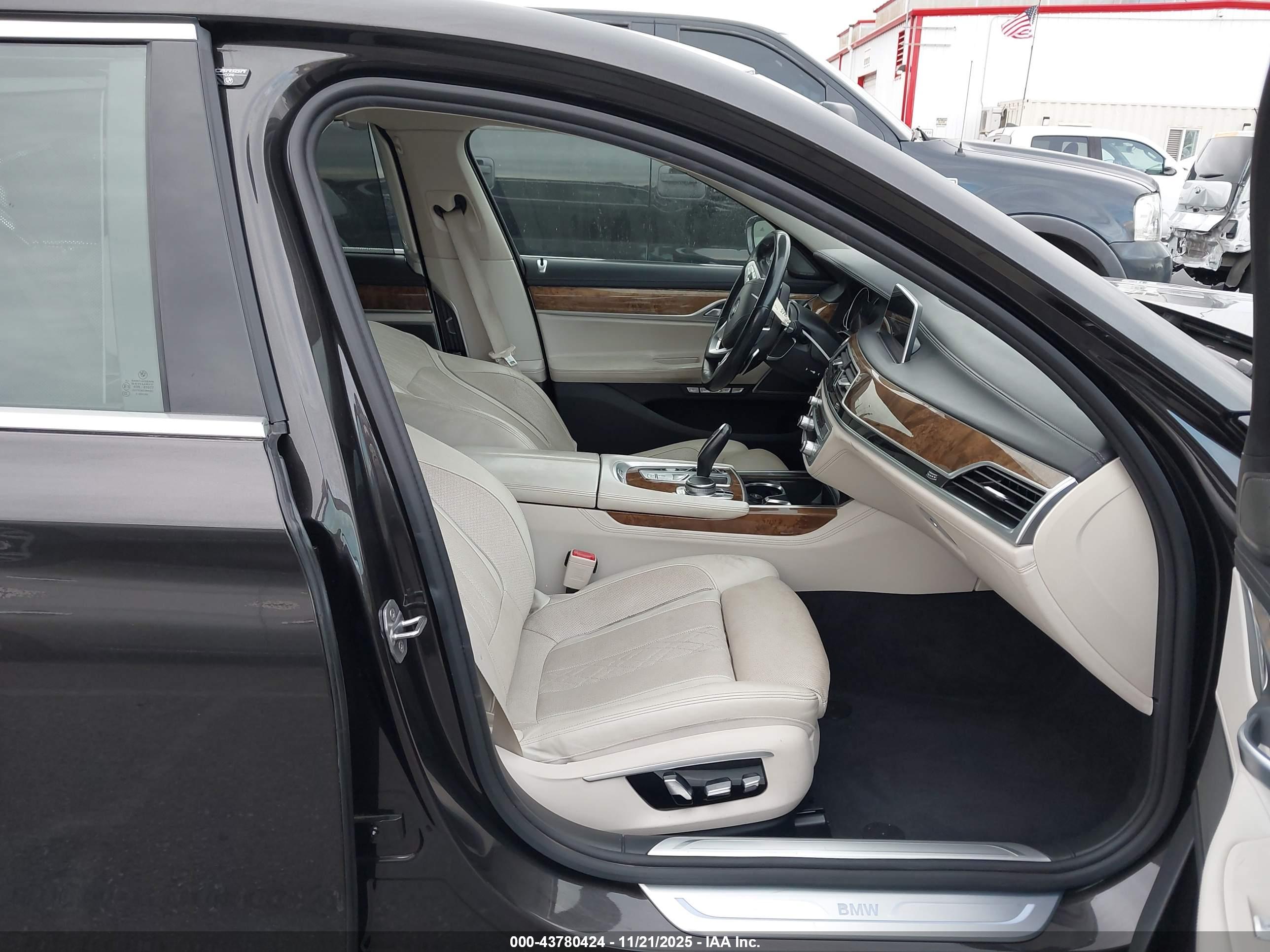 BMW 750I image 5