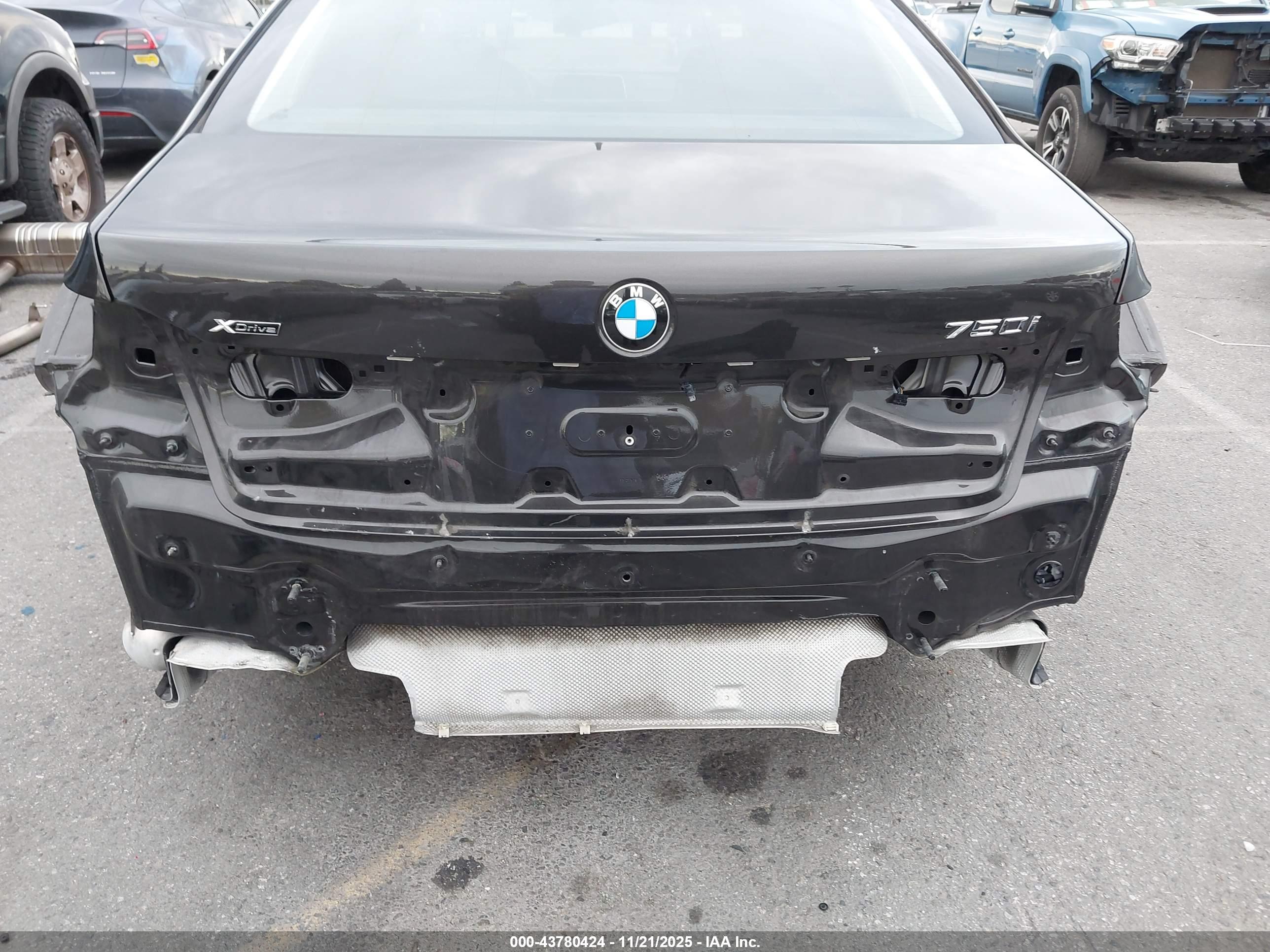 BMW 750I image 6