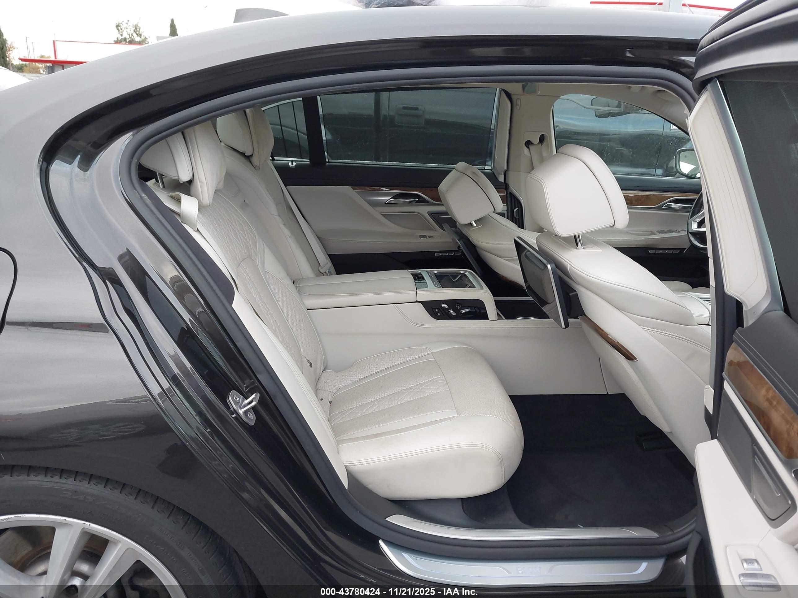 BMW 750I image 8