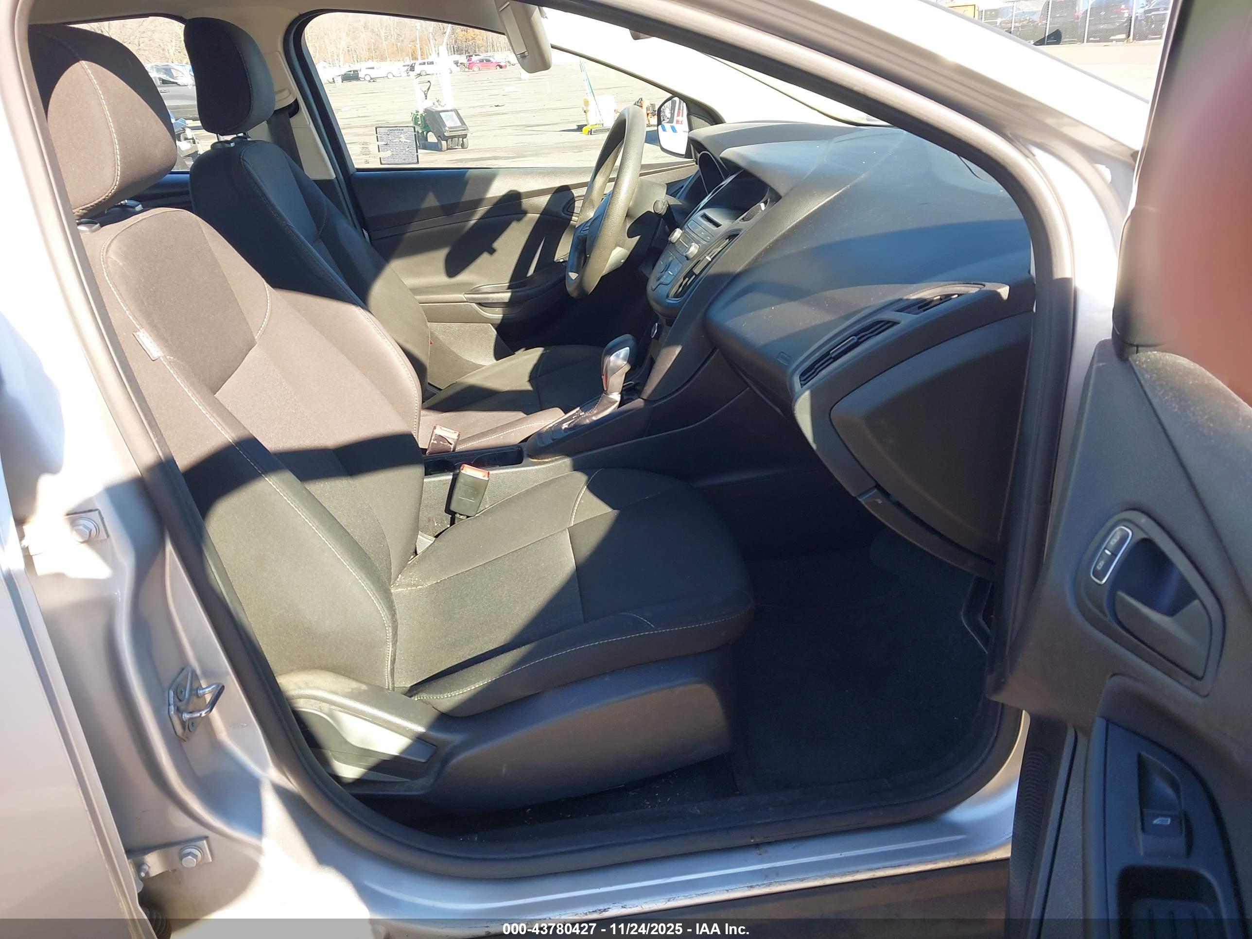 FORD FOCUS image 5