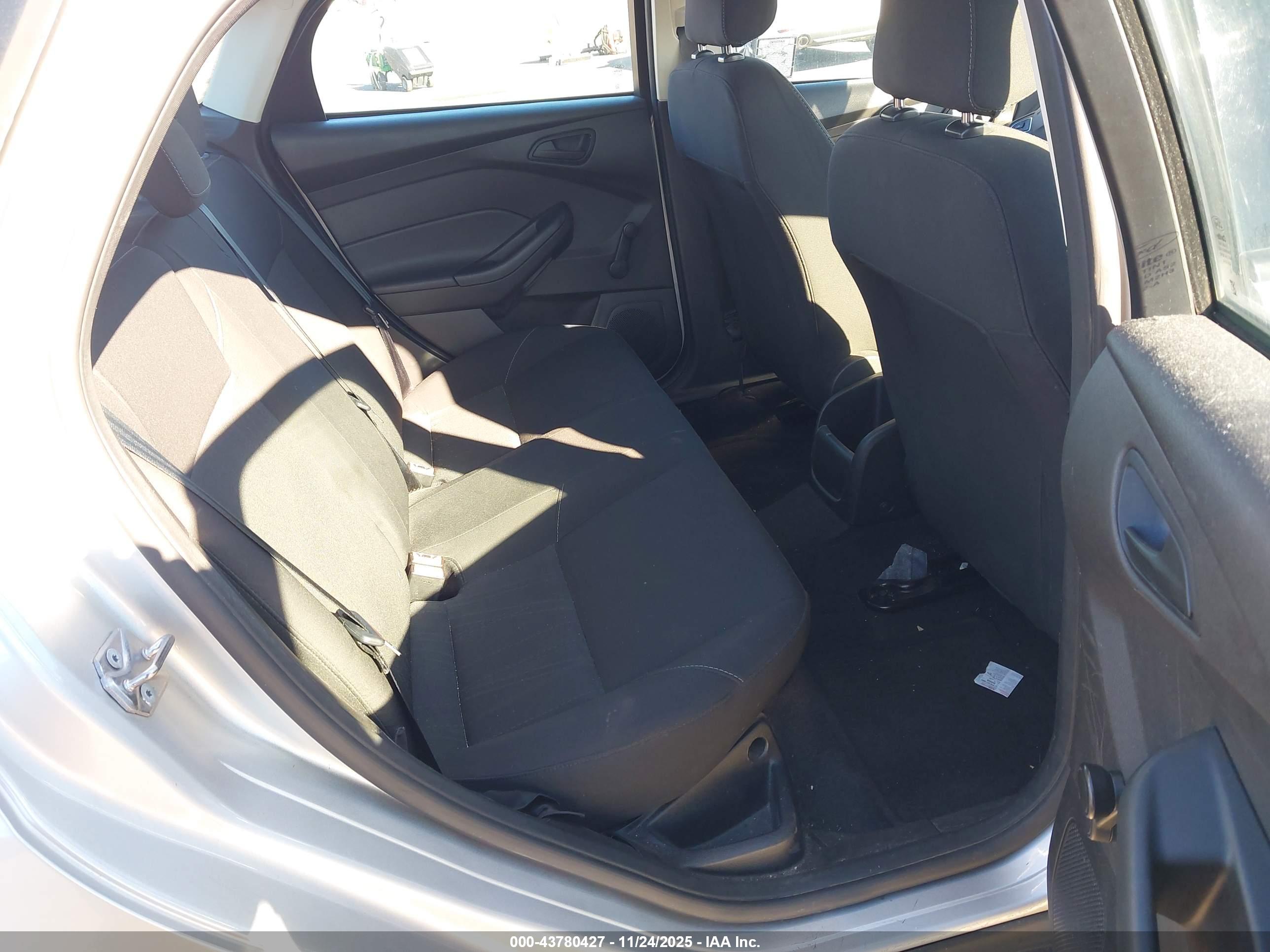 FORD FOCUS image 8