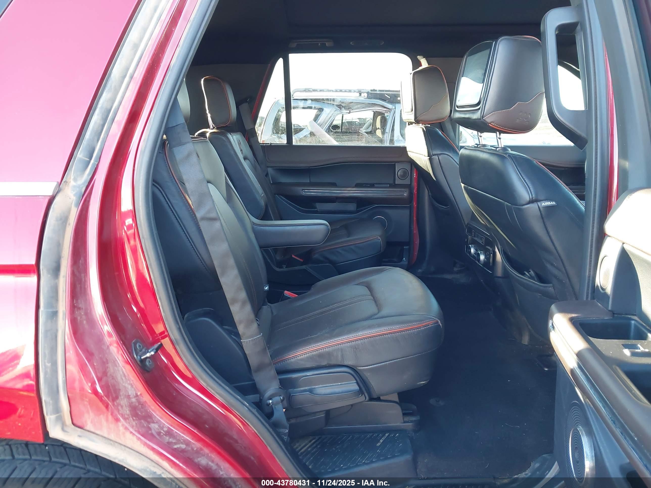 FORD EXPEDITION image 8