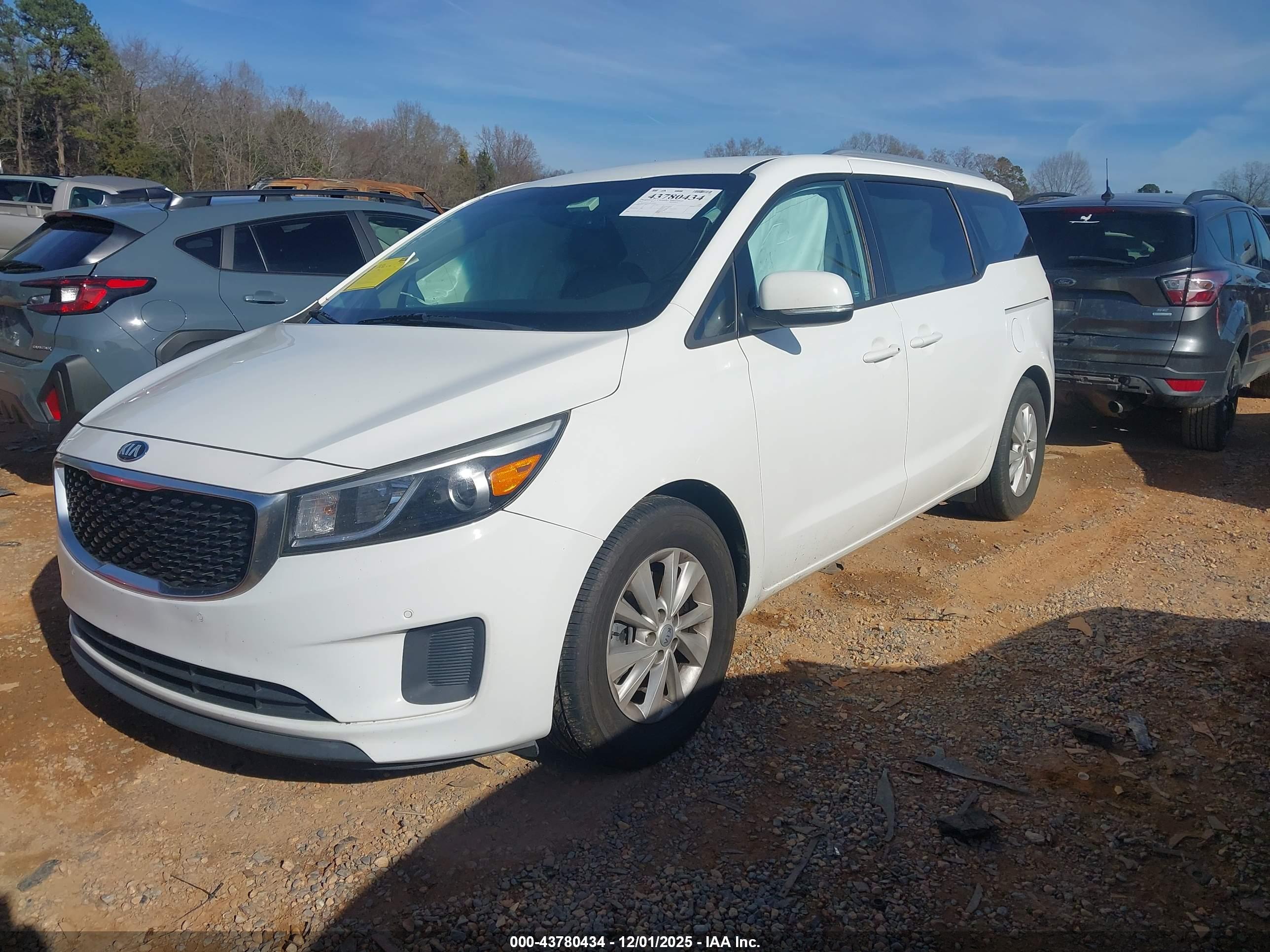 KIA SEDONA image 2